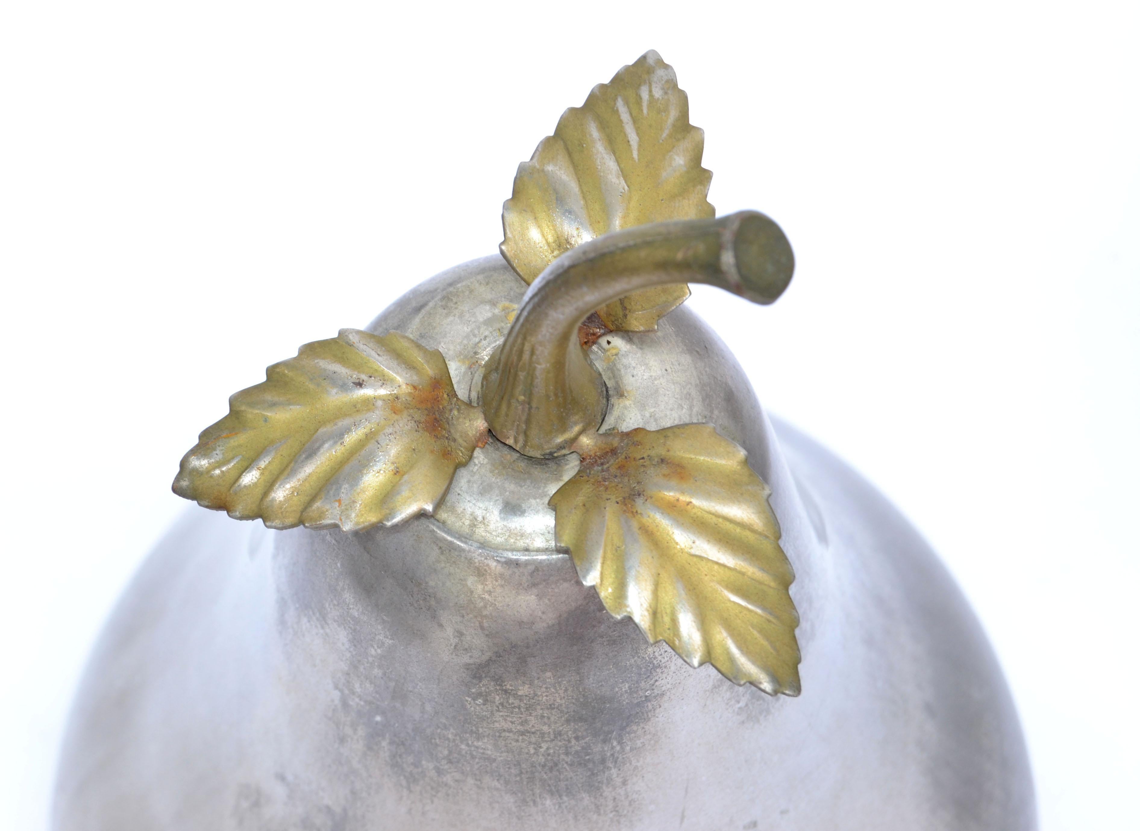 Plaqué argent Seau à glace en forme de bouteille de champagne en forme de poire en métal argenté, France, 1950 en vente