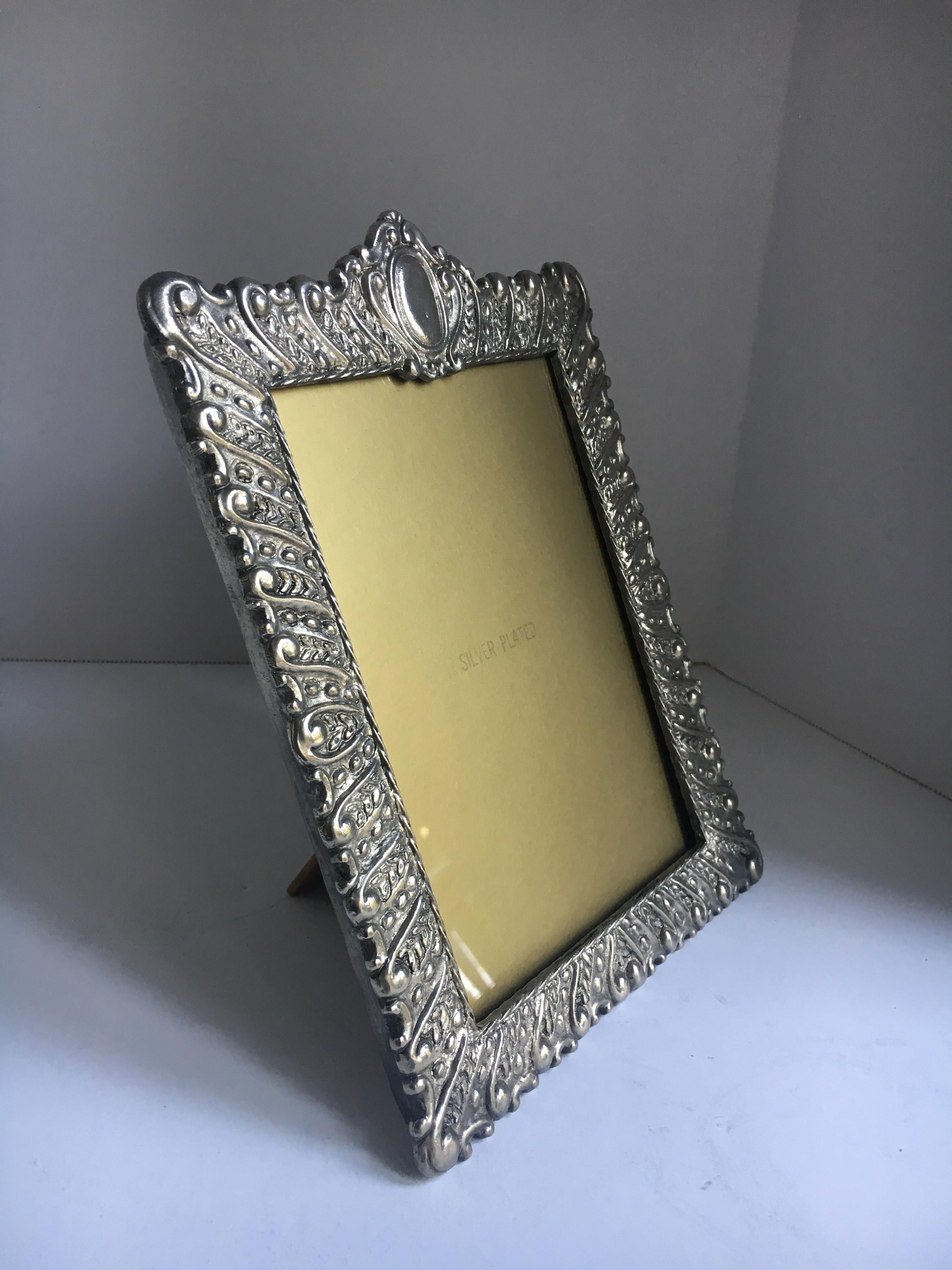 Silver Plate Picture Frame In Good Condition In Los Angeles, CA