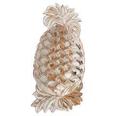 Piatto da portata in argento con ananas e antipasto