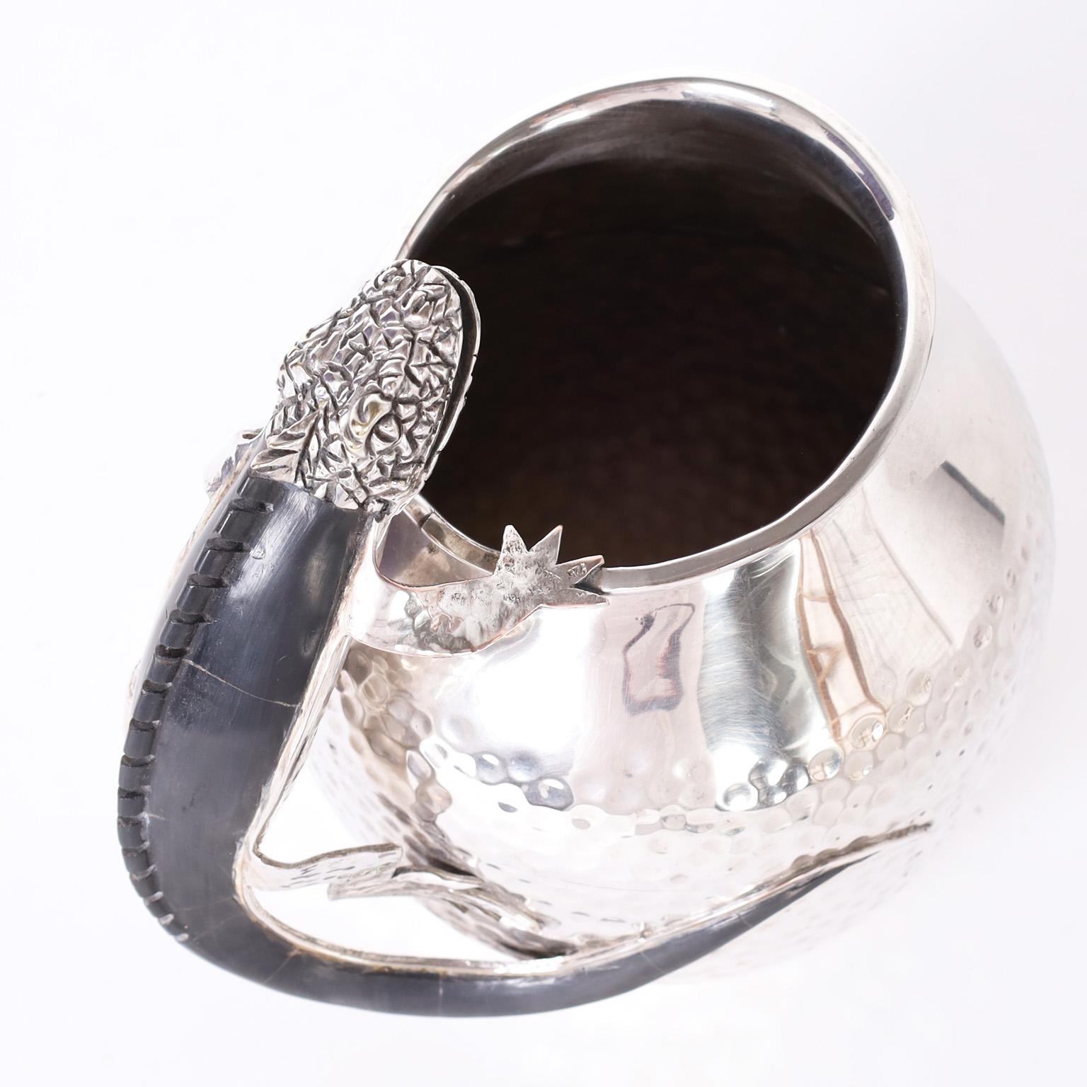 Américain Pichet en métal argenté avec poignée en lézard en vente