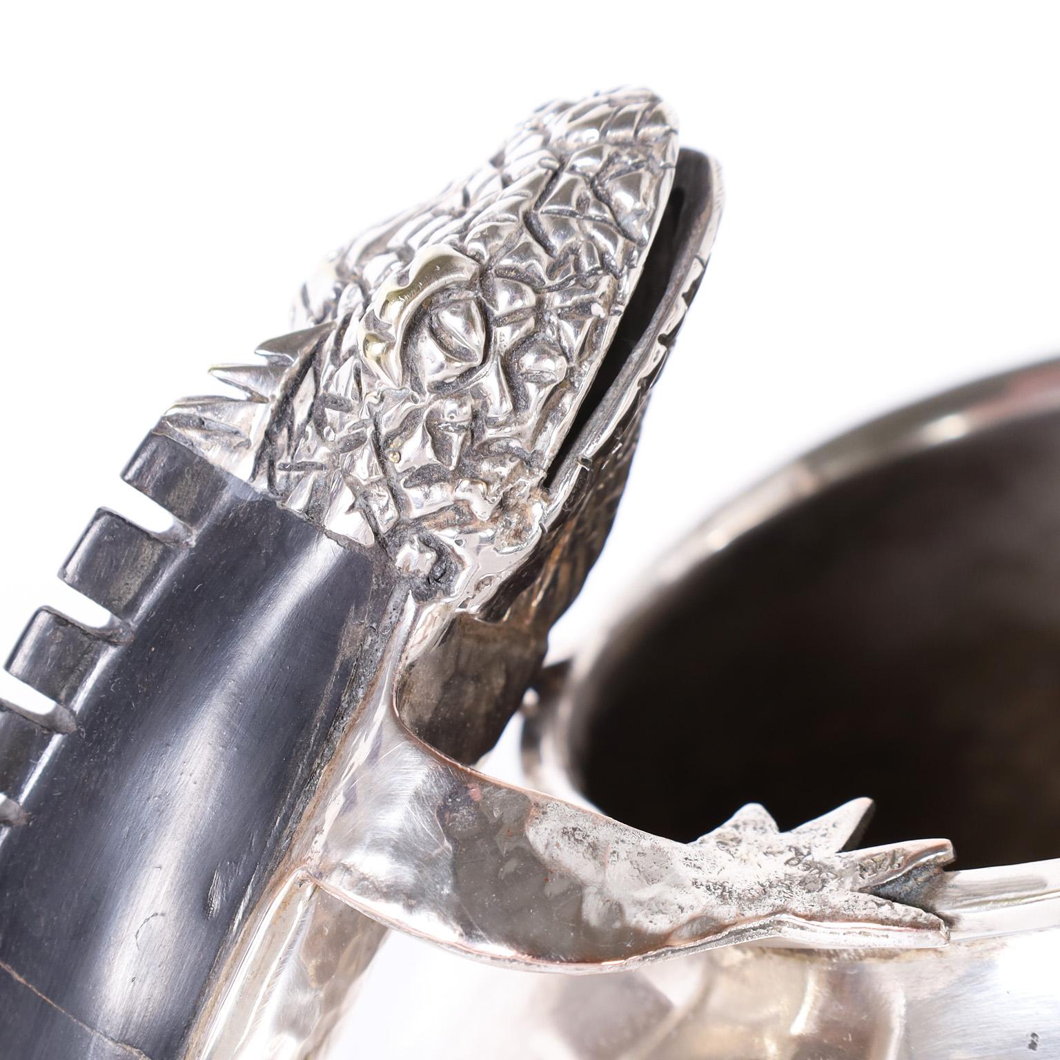 Fait main Pichet en métal argenté avec poignée en lézard en vente