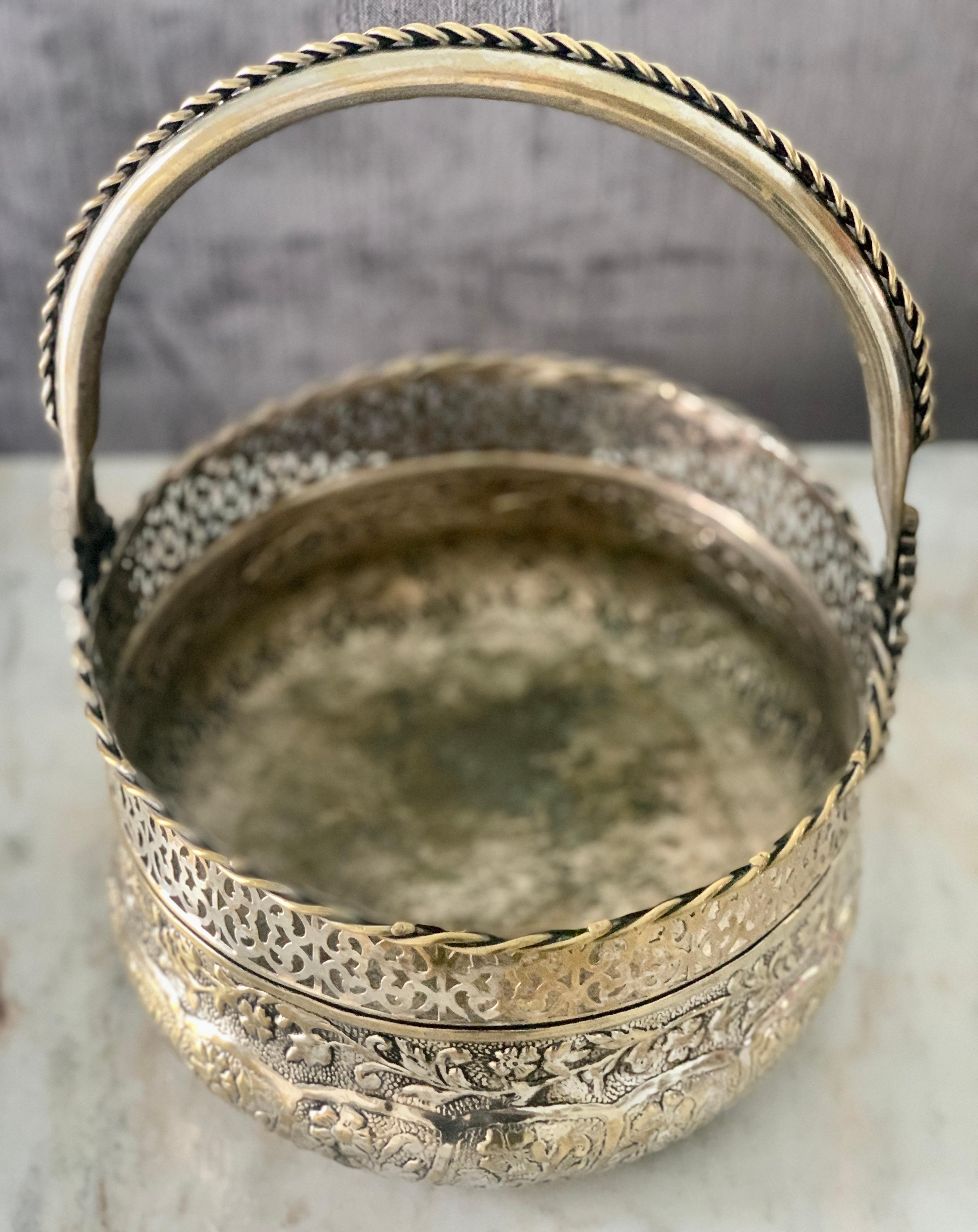 Silber Platte Repousse Korb mit Handle (Englisch)