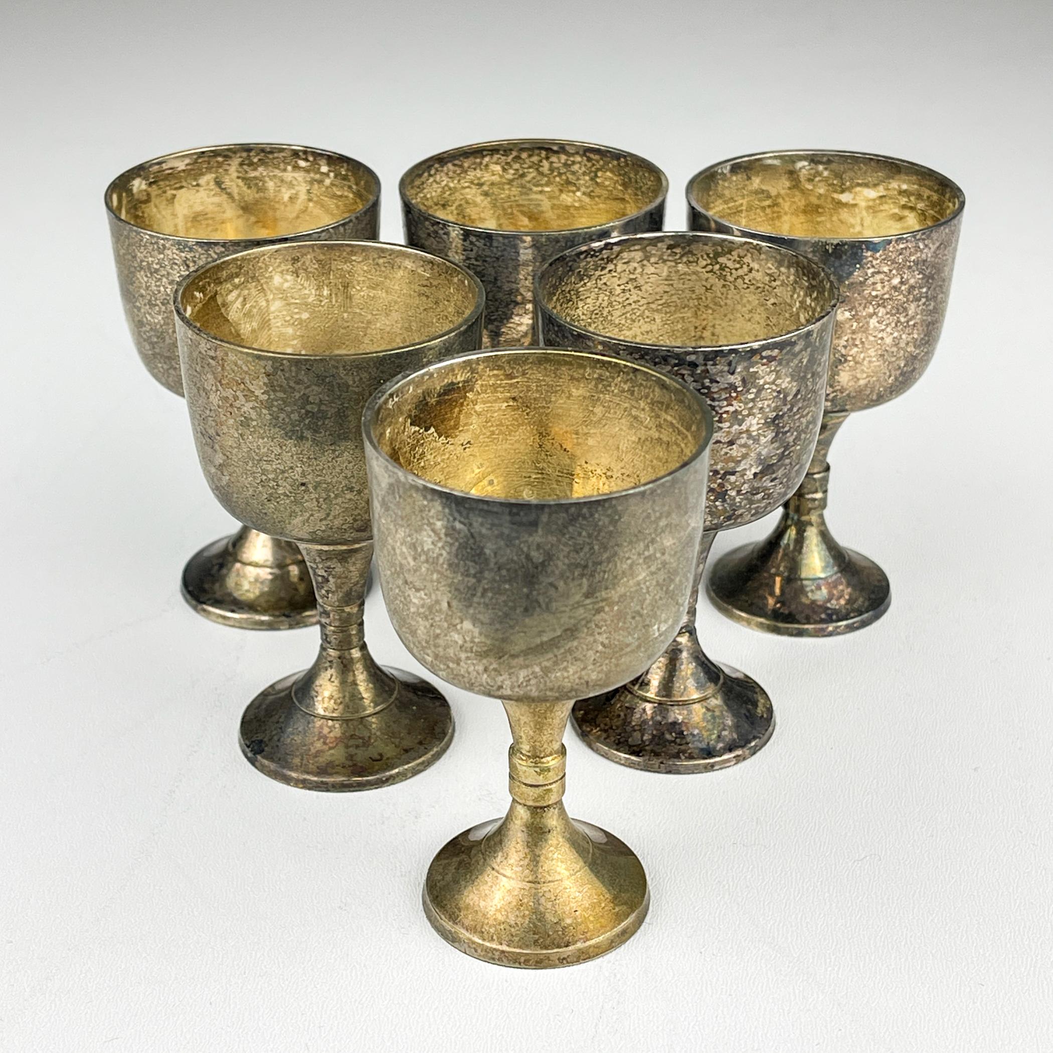 Set di 6 bicchieri e un vassoio in argento in scatola Sheffield Edward, Inghilterra, anni 1890 in vendita 3