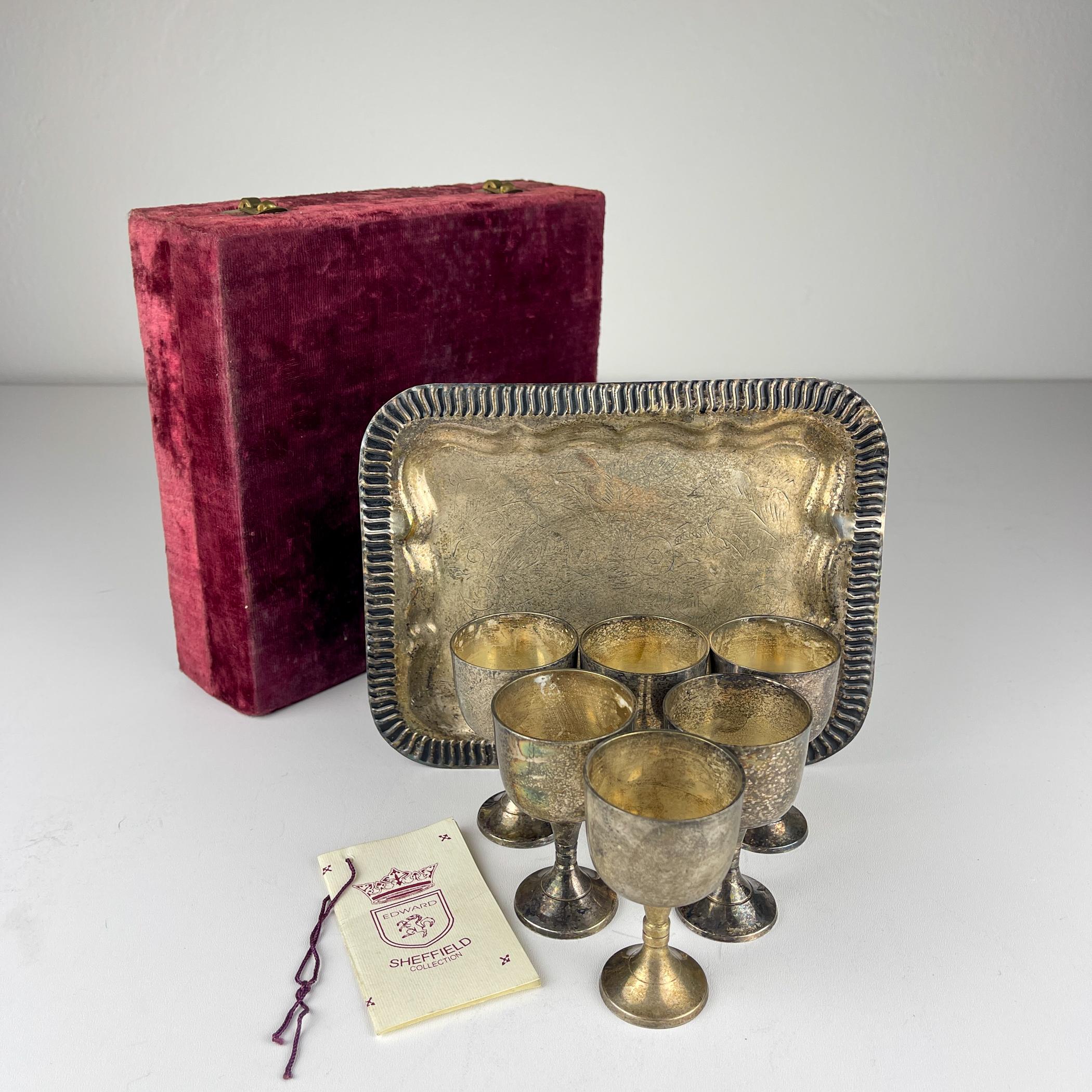 Set di 6 bicchieri e un vassoio in argento in scatola Sheffield Edward, Inghilterra, anni 1890 in vendita 6