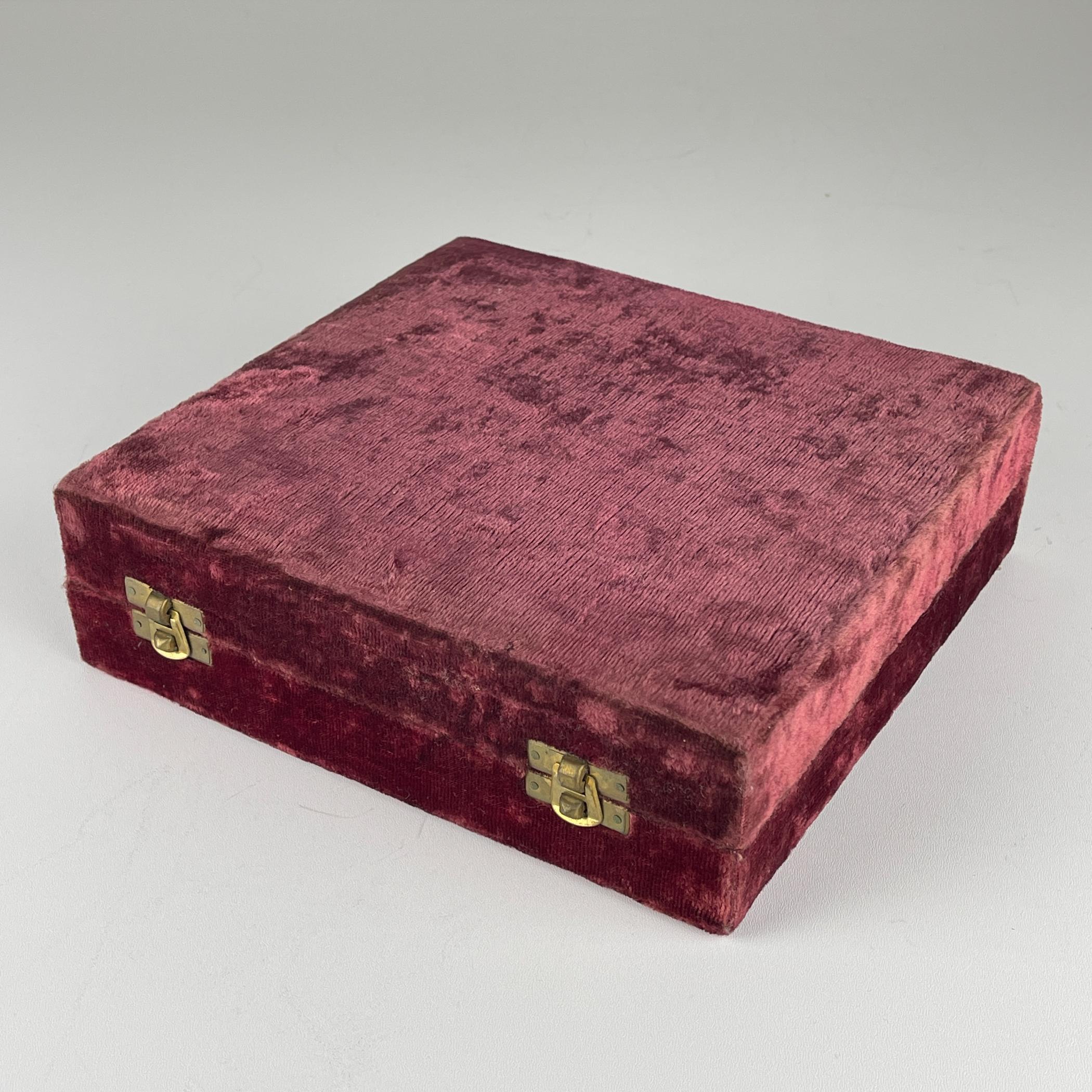 Vittoriano Set di 6 bicchieri e un vassoio in argento in scatola Sheffield Edward, Inghilterra, anni 1890 in vendita
