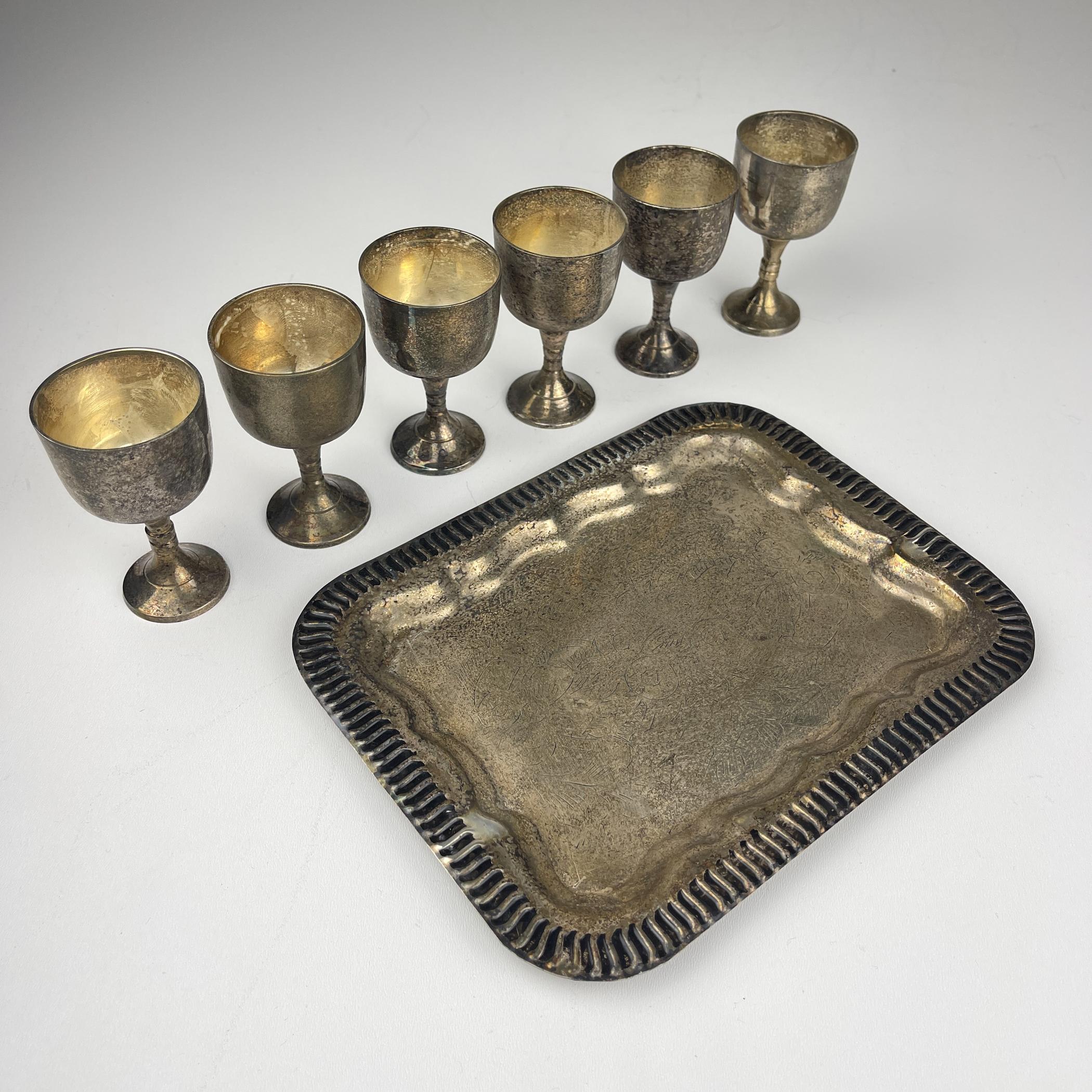 XIX secolo Set di 6 bicchieri e un vassoio in argento in scatola Sheffield Edward, Inghilterra, anni 1890 in vendita