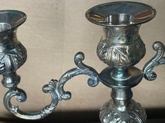 Versilberter Kerzenhalter im Kandelaber-Stil mit 3 Lichtern
