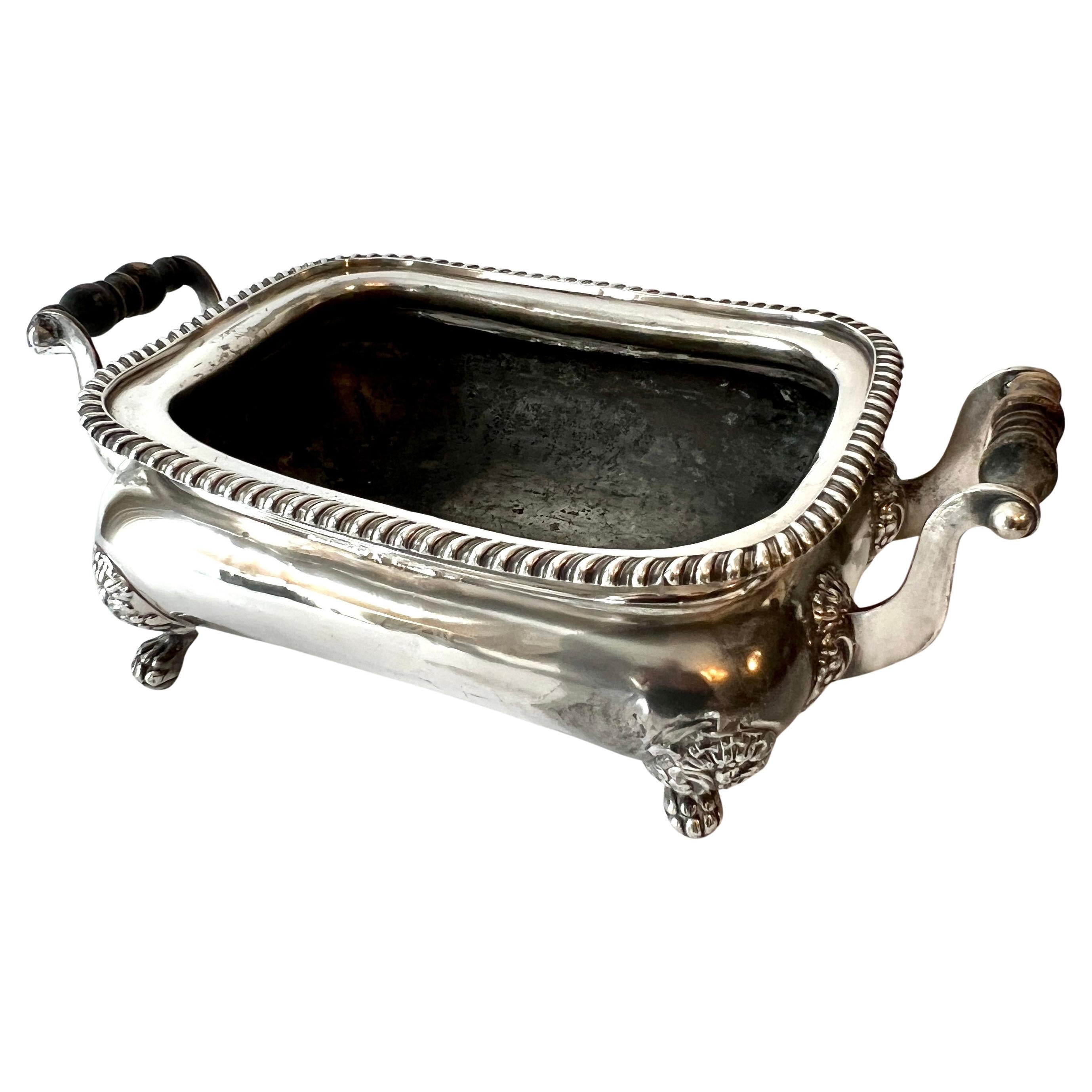 Base de soupière en métal argenté utilisée comme jardinière, cache-pot ou attrape-tout. en vente