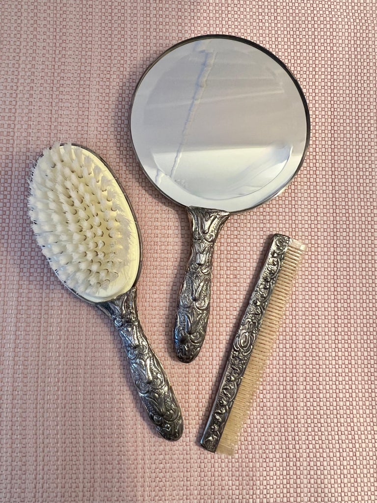 Silver-Plate Vanity Set With Comb, Brush and Mirror at  display picture 1