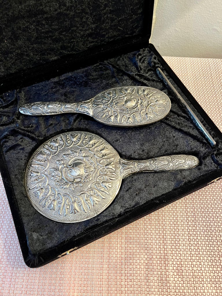 Silver-Plate Vanity Set With Comb, Brush and Mirror For Sale  display picture 1