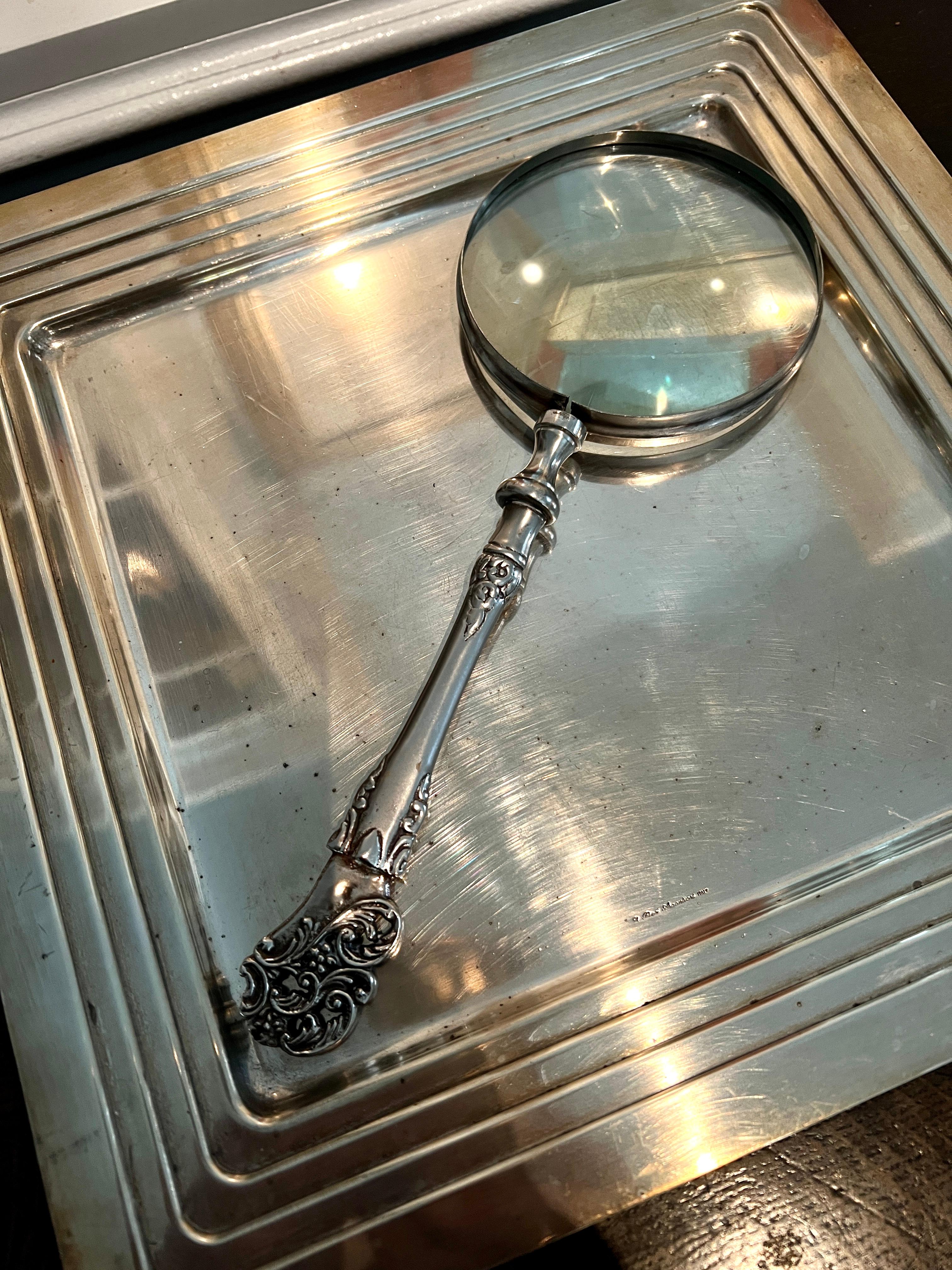 Victorien Loupe victorienne en argent repoussé en vente