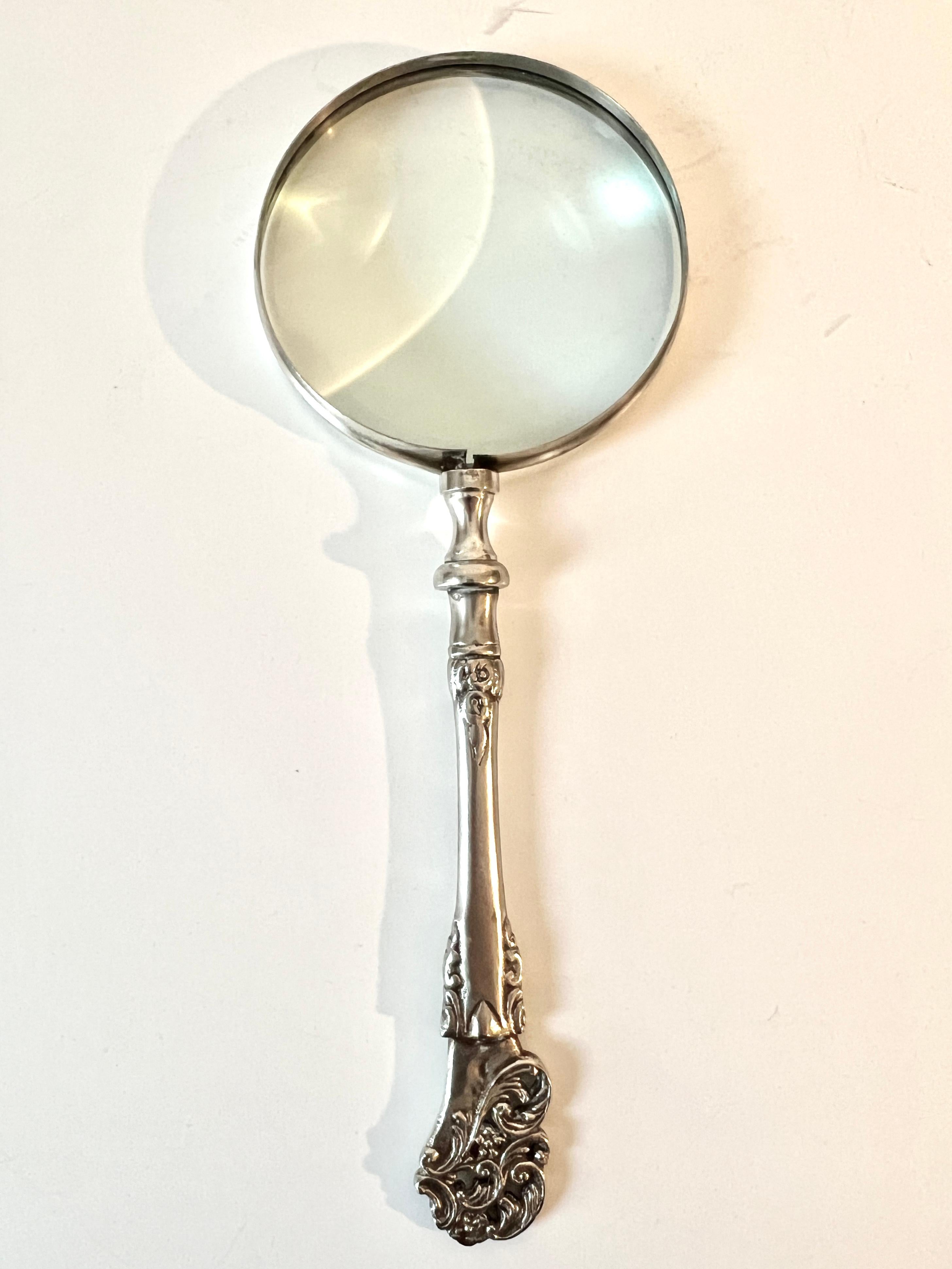 20ième siècle Loupe victorienne en argent repoussé en vente