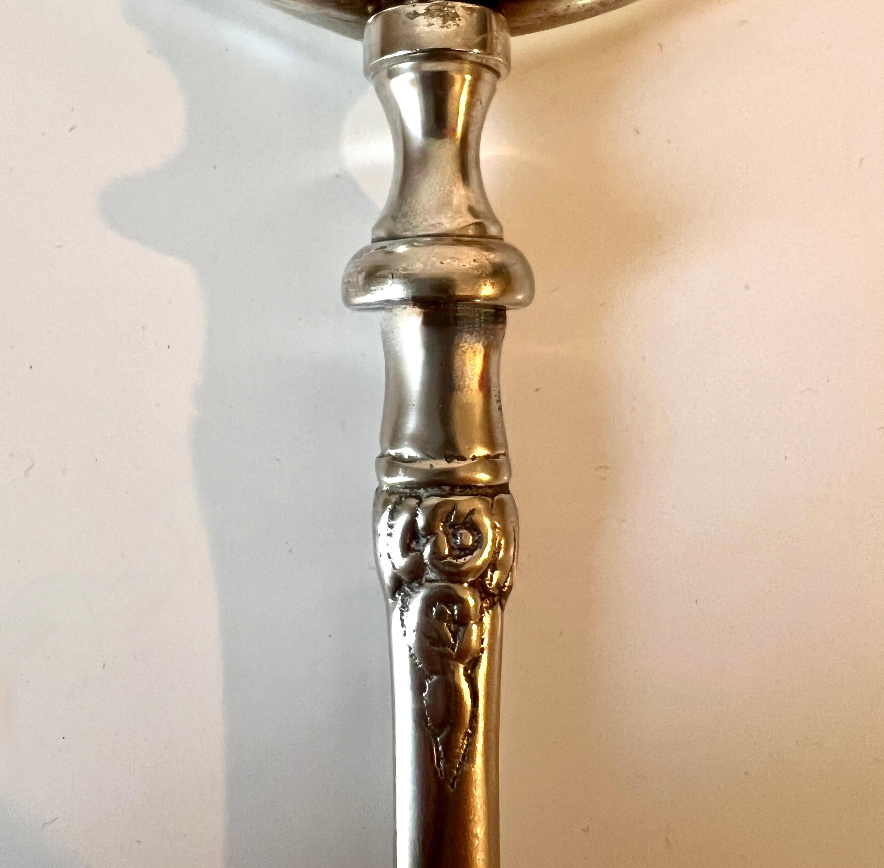 Loupe victorienne en argent repoussé en vente 1