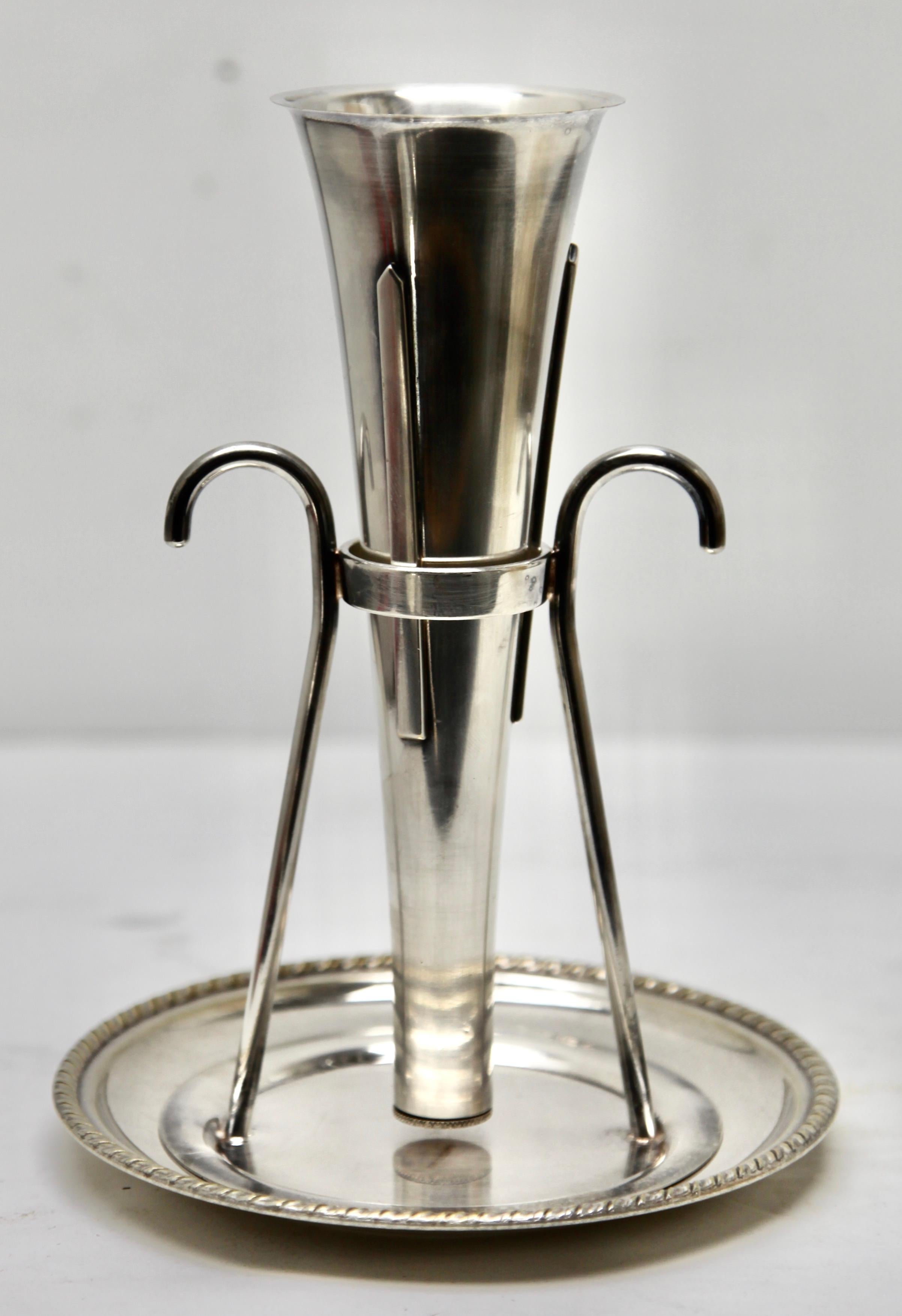 Embudo de vinoteca de plata sobre soporte Firmado Inglés en venta