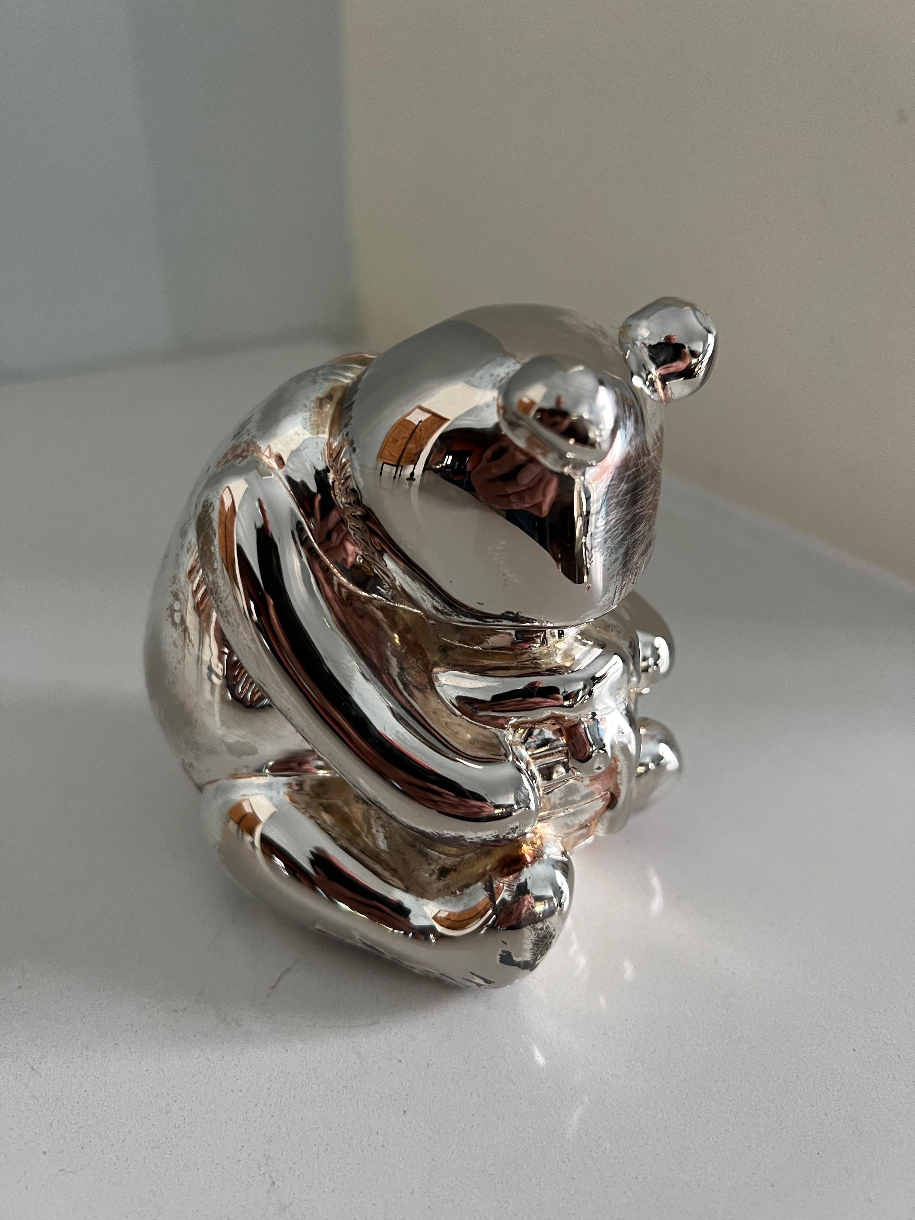 Silver plated Winnie the Pooh Bank. A compliment to any office or desk and especially the Childs or baby room!
A plastic removable cap holds the money inside. A wonderful gift, baby gift, or baby shower gift.