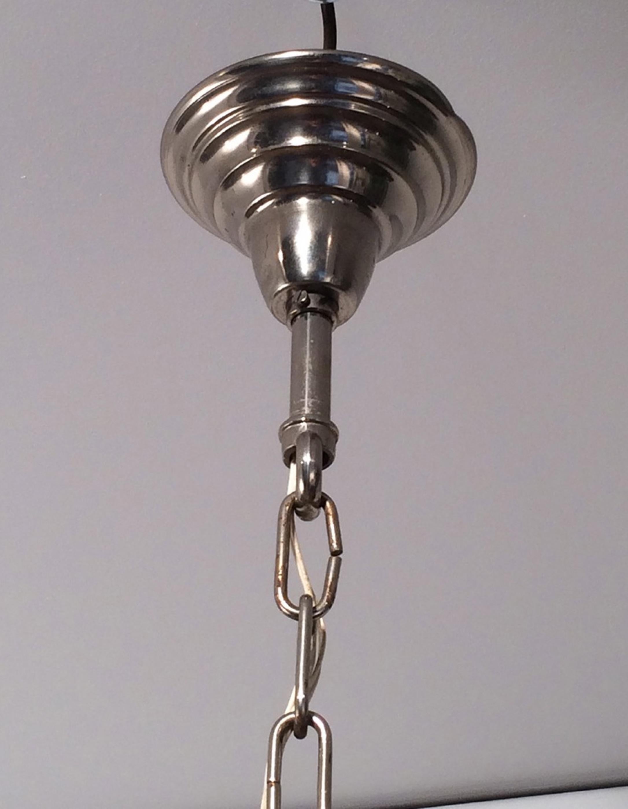 Metà XX secolo Lampadario neoclassico a 12 luci placcato in argento, circa 1940 in vendita