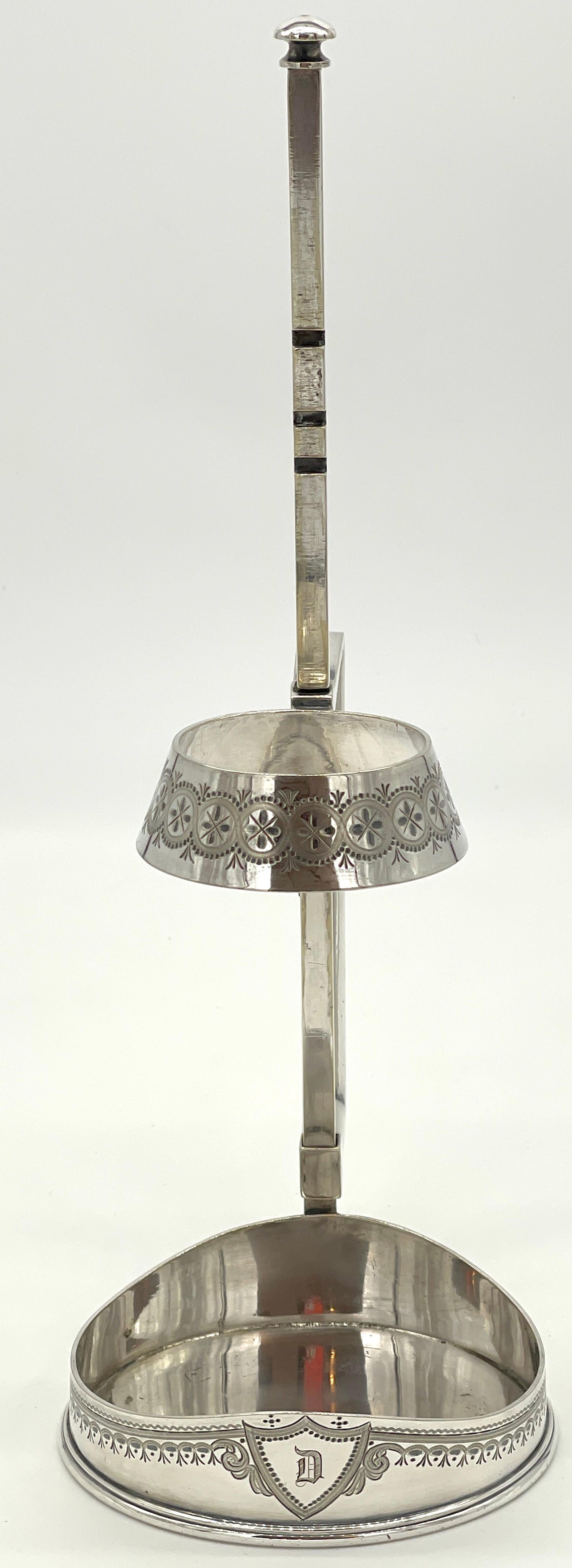 Cántaro de vino ajustable chapado en plata de Mappin & Webb, Inglaterra, circa 1900-1910 Grabado en venta