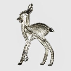 Broche en forma de cervatillo chapado en plata y pedrería circa años 50
