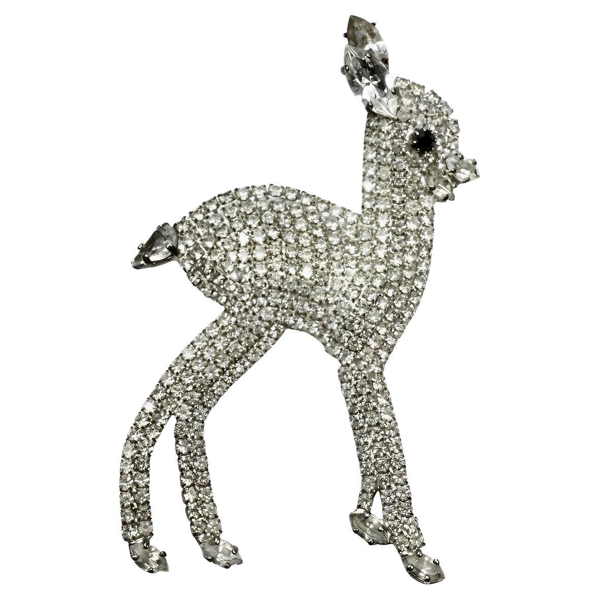 Broche en forma de cervatillo chapado en plata y pedrería circa años 50