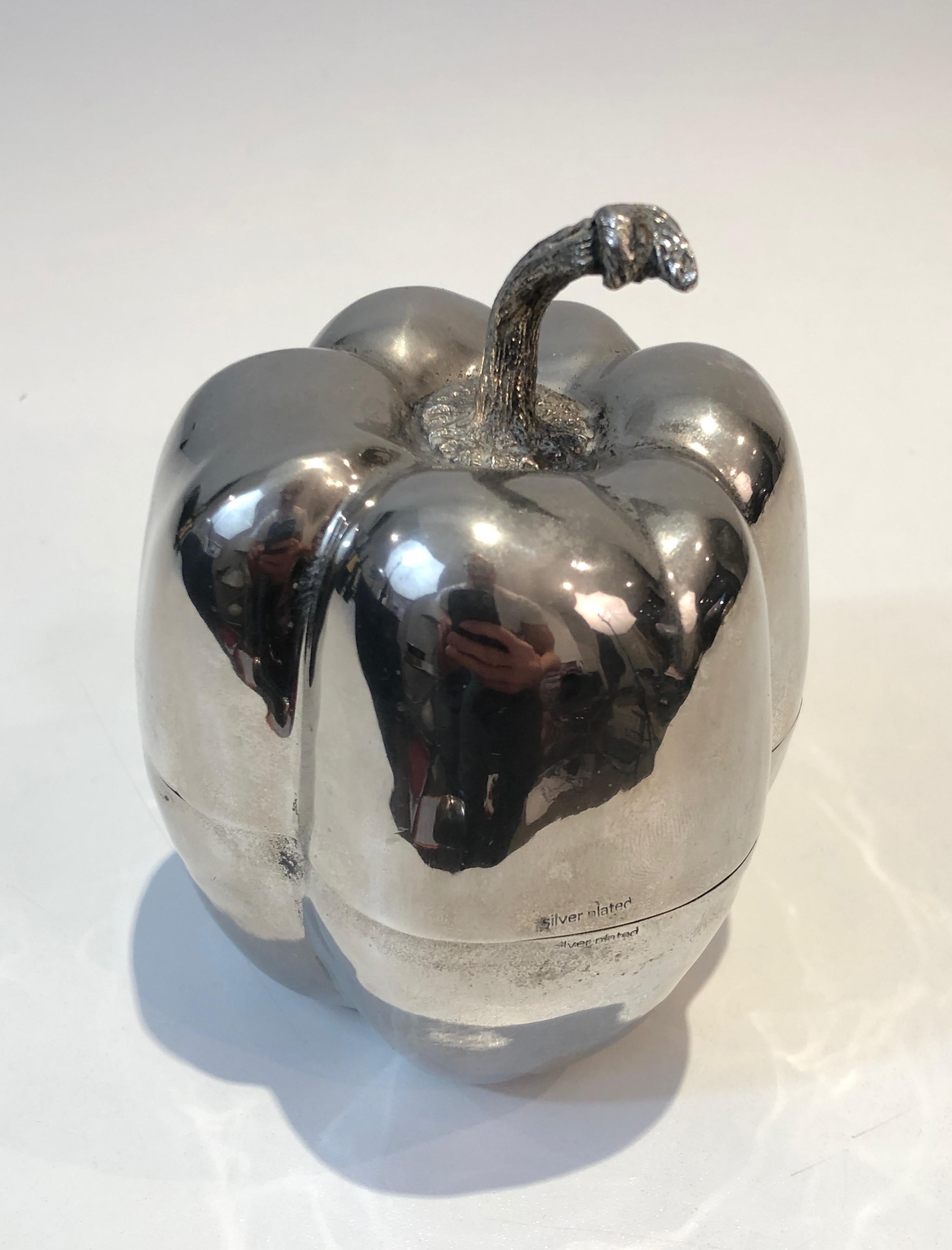 Silver Plated Bell Pepper Ice Bucket, French, Circa 1970 In Good Condition For Sale In Marcq-en-Barœul, Hauts-de-France