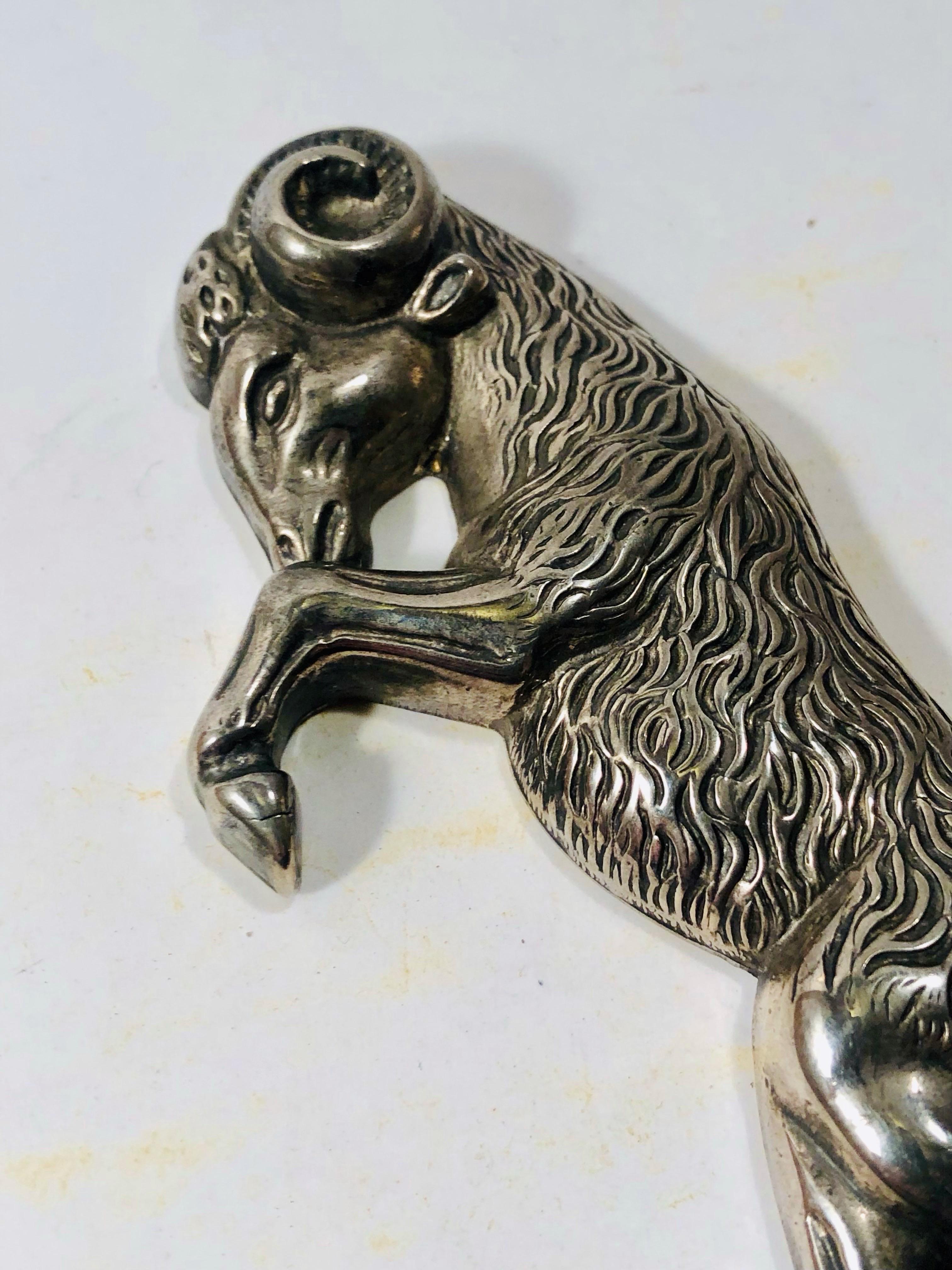 A bottle opener from the 1970s, in silver-plated metal, themed around the signs of the zodiac, depicting the Aries sign.

An item that is both functional and decorative, ideal for collectors or enthusiasts of vintage design and astrology.

Great