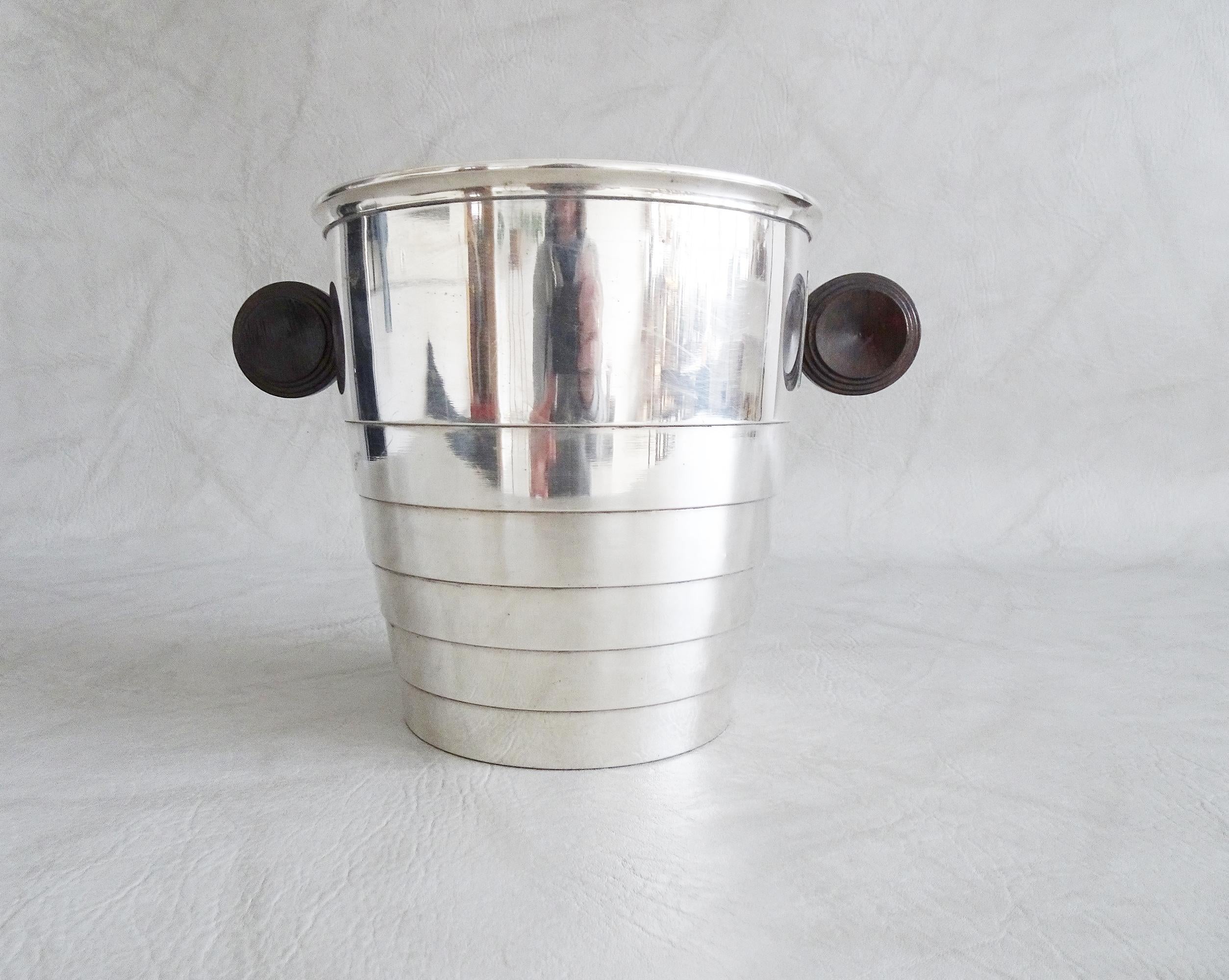 French champagne cooler from the 1930s. The silver-plated Art Deco bottle cooler has a simple shape with a step-shaped structure and round wooden handles. A timeless companion for every occasion, in high-quality workmanship, with perfect volume, for