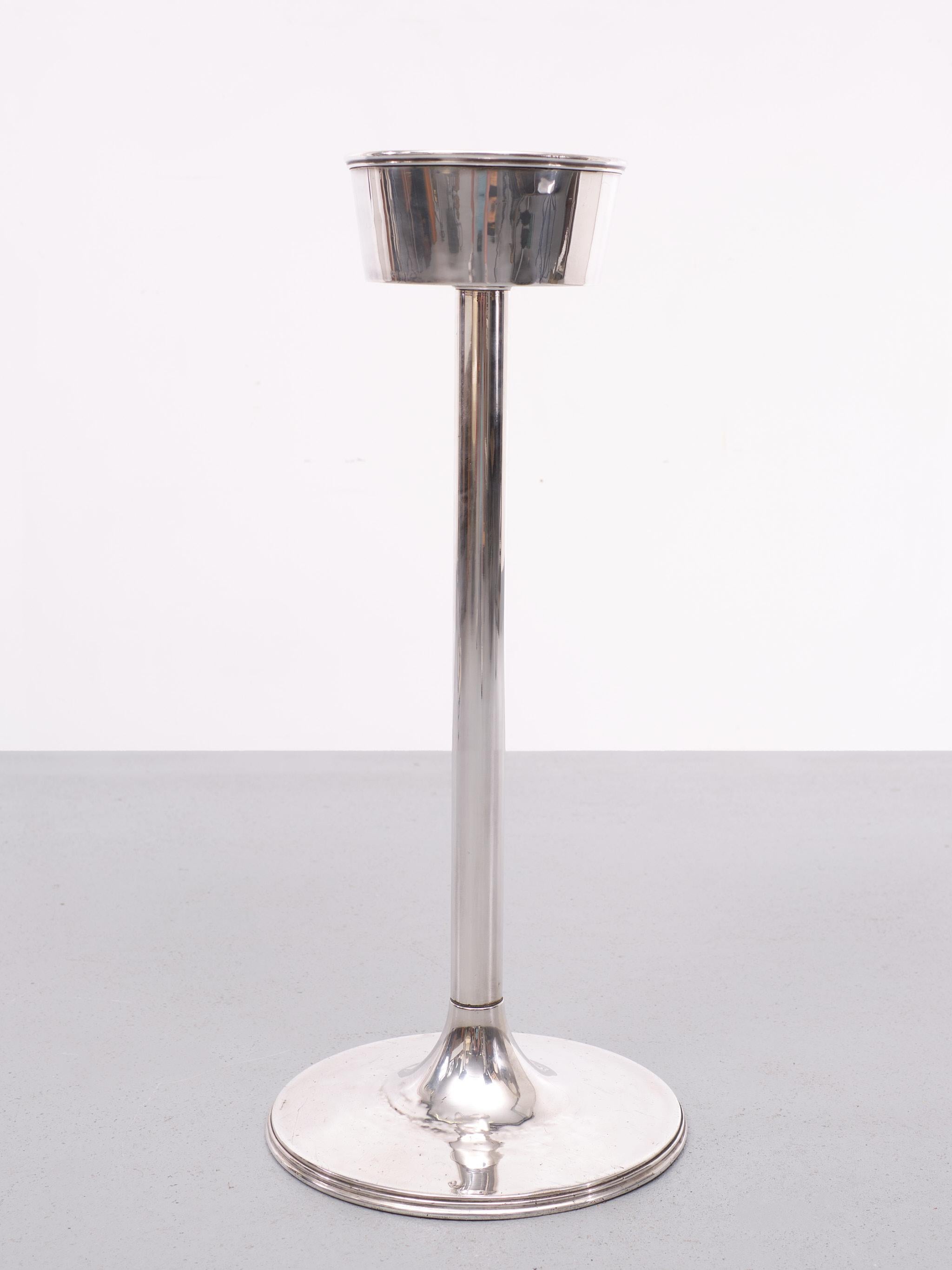Silver Plated  Art Deco Champagne cooler standard  .1930s France  In Good Condition For Sale In Den Haag, NL