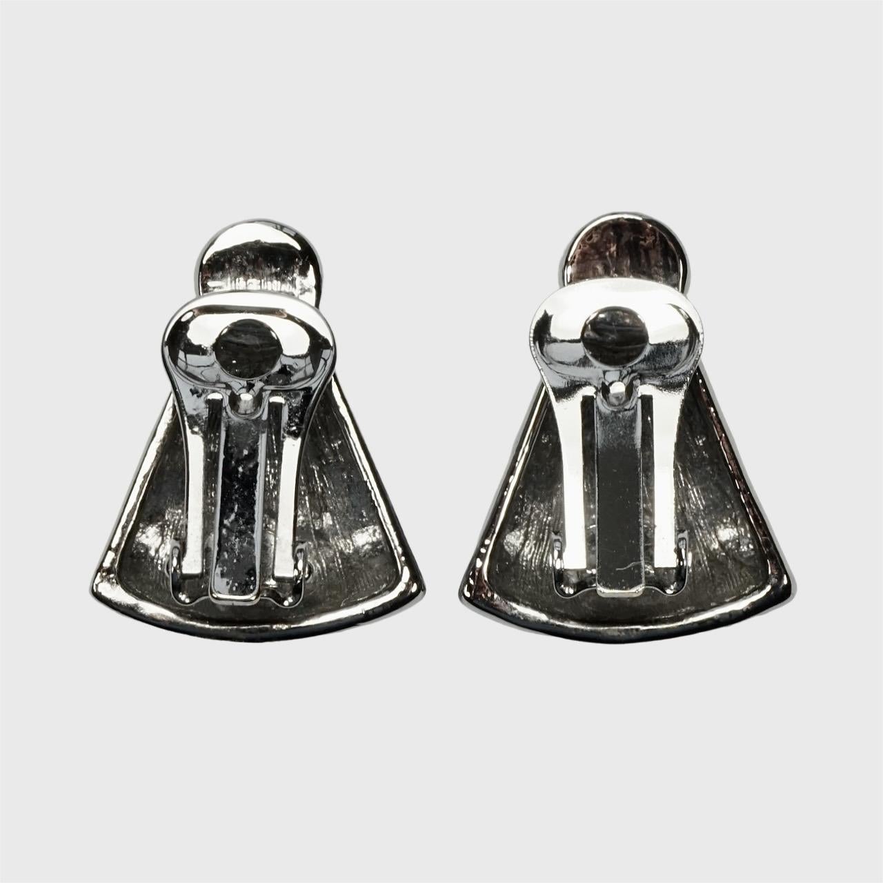 Wonderful silver plated Art Deco style clip on earrings, set with clear rhinestones and a black glass stone to the top. There is wear to the silver plating. Measuring length 2.5 cm / .98 inch by maximum width 1.6 cm / .6 inch.

These quality vintage