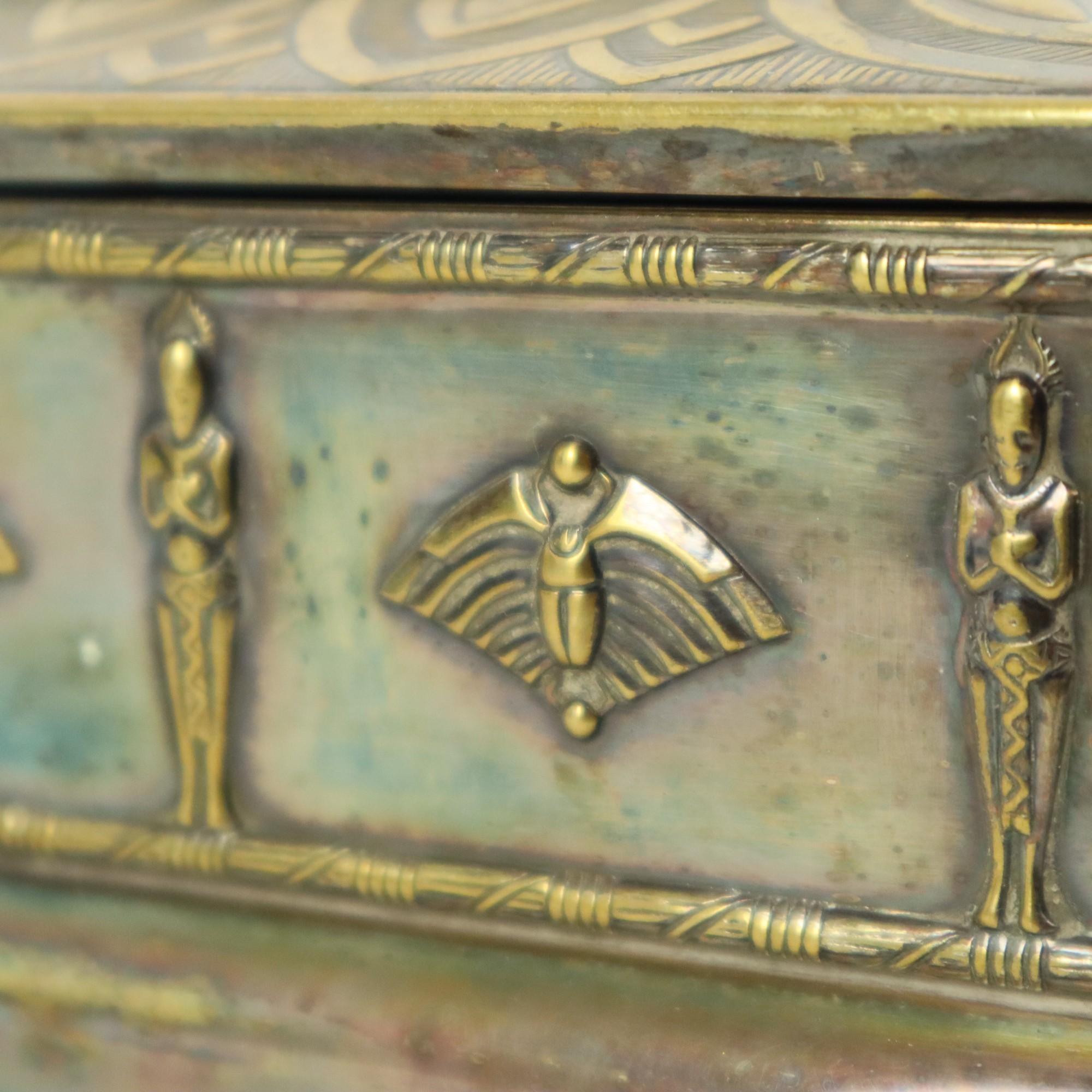 Silver-plated Art Deco Trinket Box with Egyptian Motifs For Sale 4