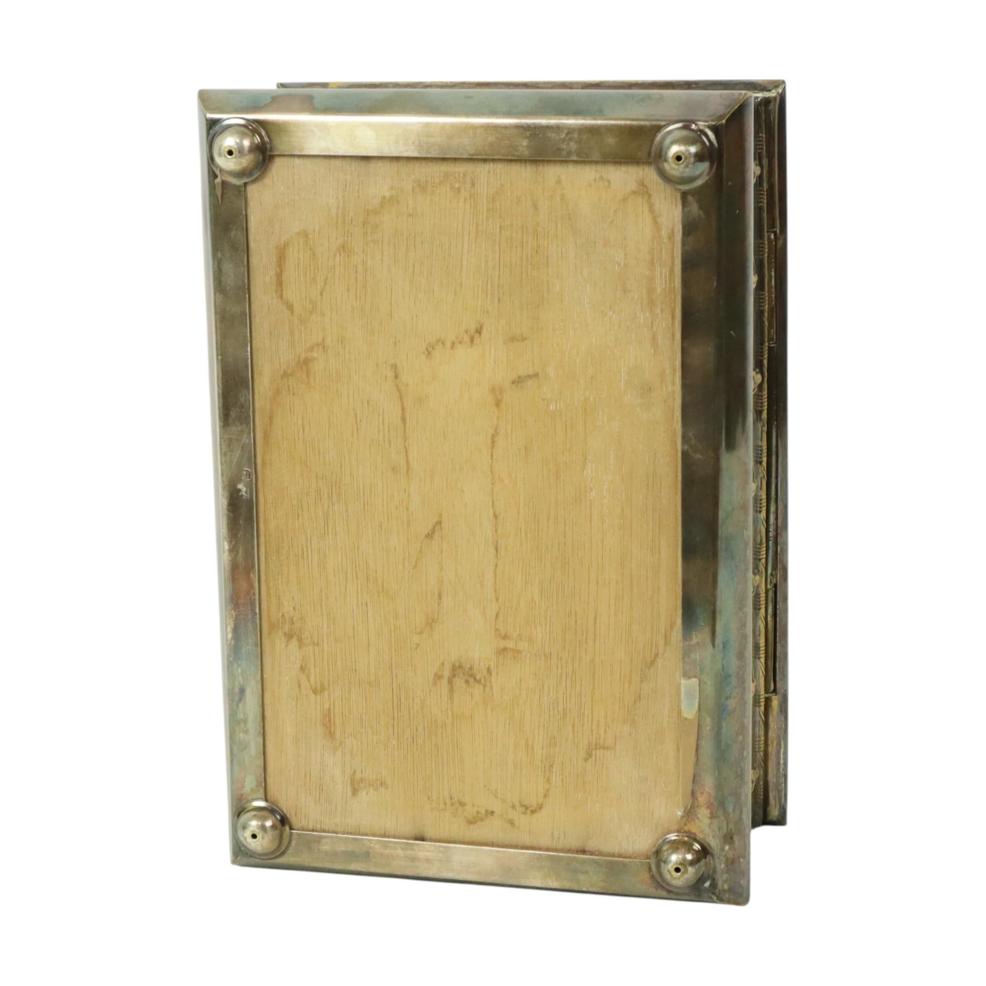 Silver-plated Art Deco Trinket Box with Egyptian Motifs For Sale 10