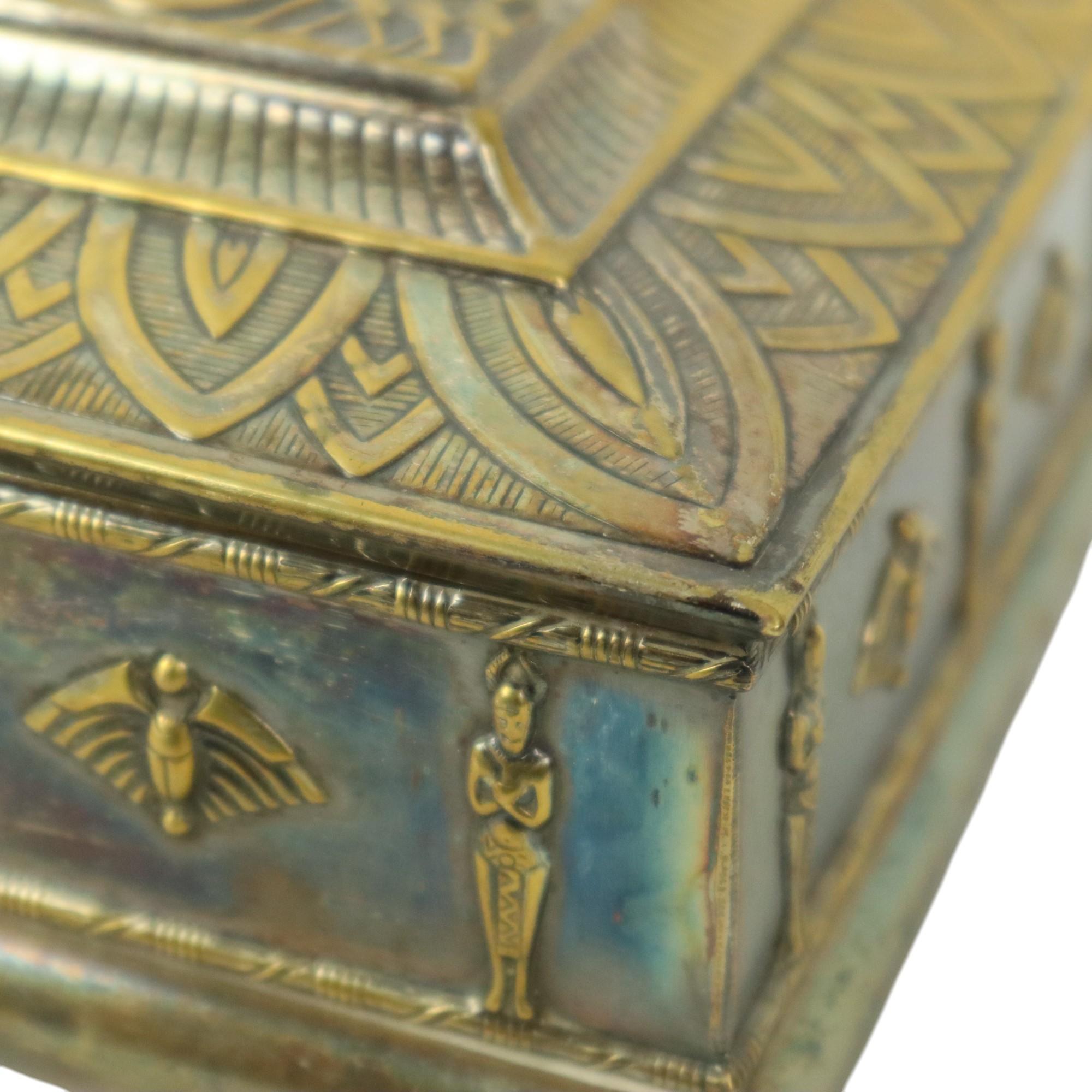 Silver-plated Art Deco Trinket Box with Egyptian Motifs For Sale 2