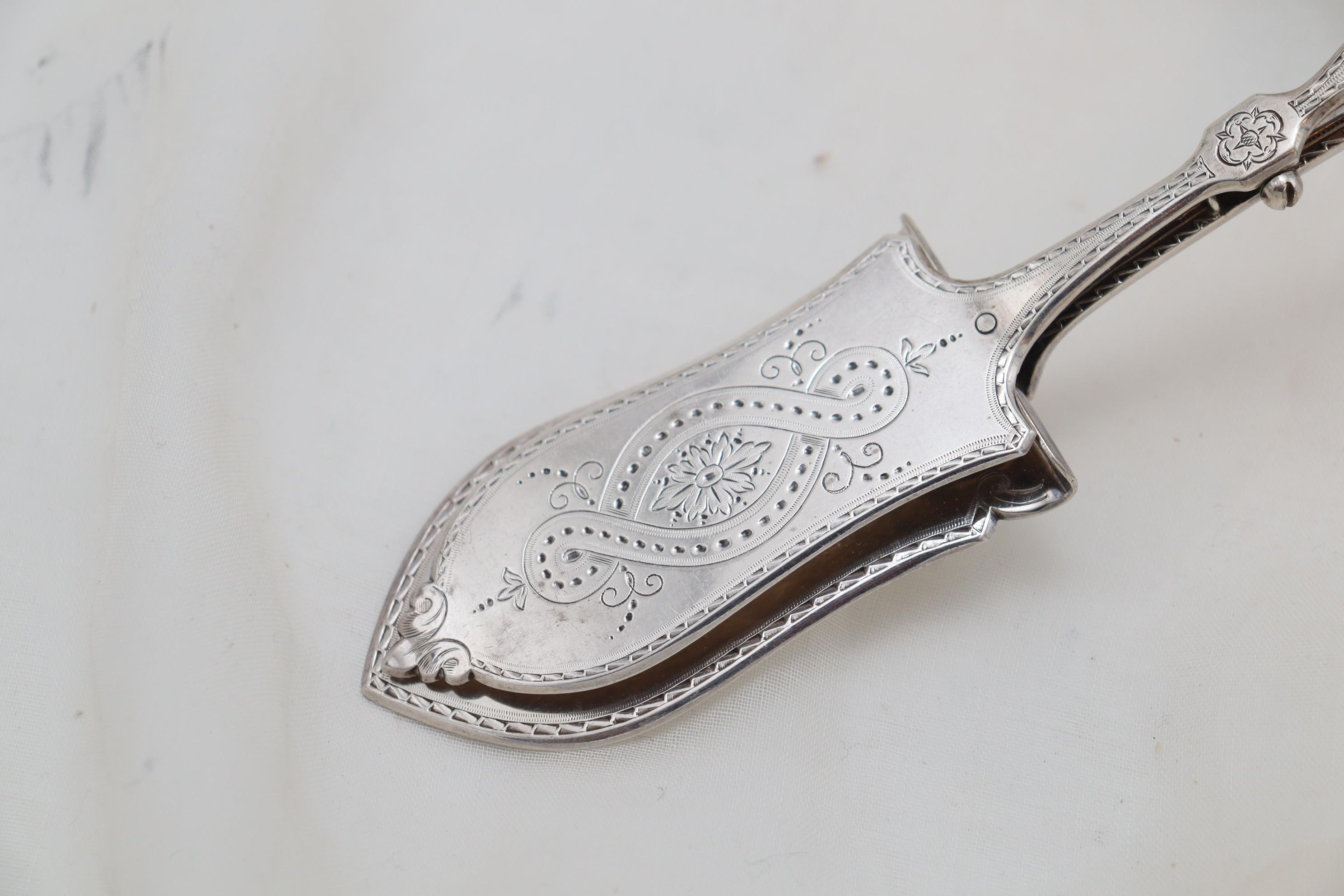 Edwardian Silver plated asparagus servers by Elkington & Co. For Sale