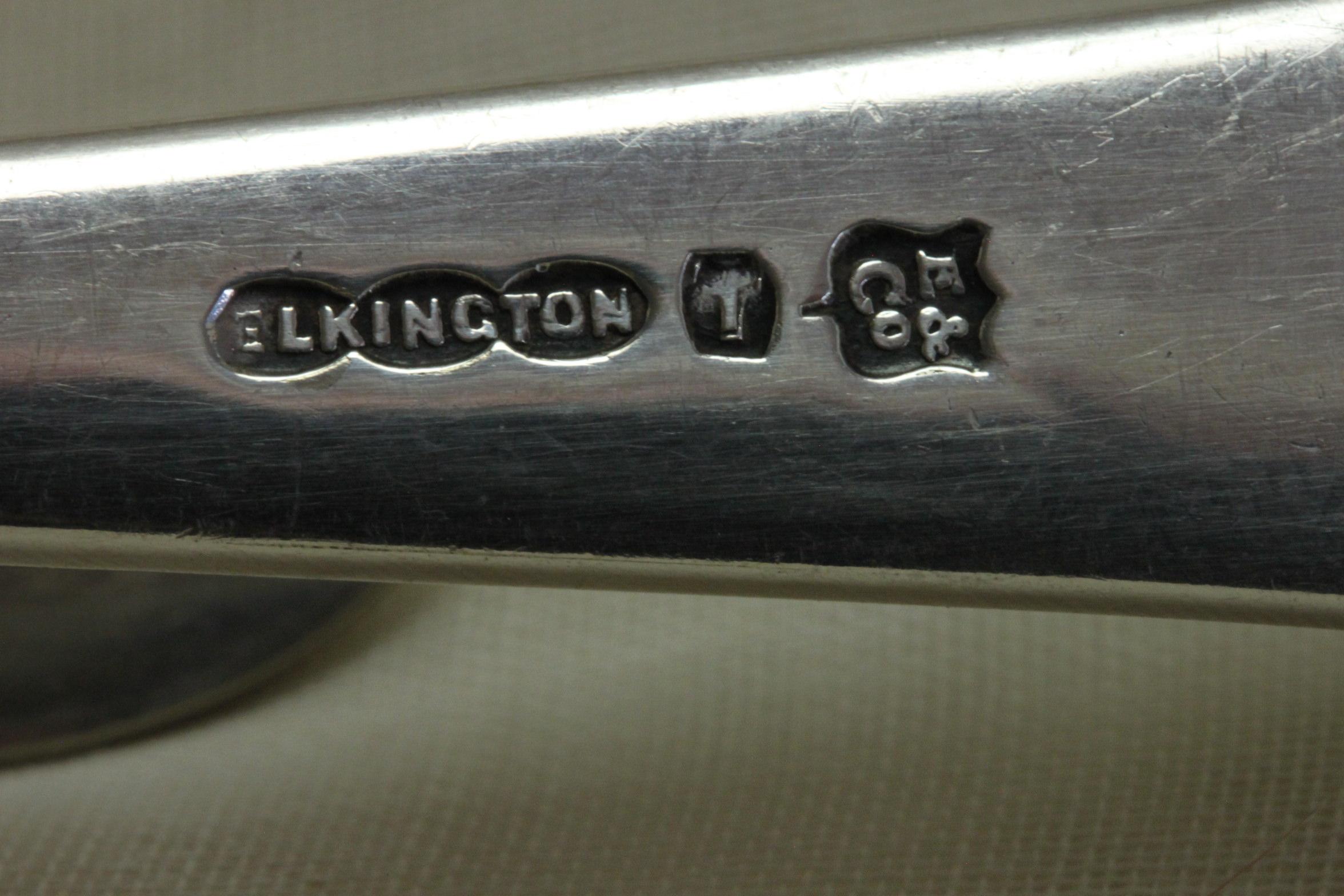 Silver plated asparagus tongs by Elkington In Good Condition For Sale In East Geelong, VIC