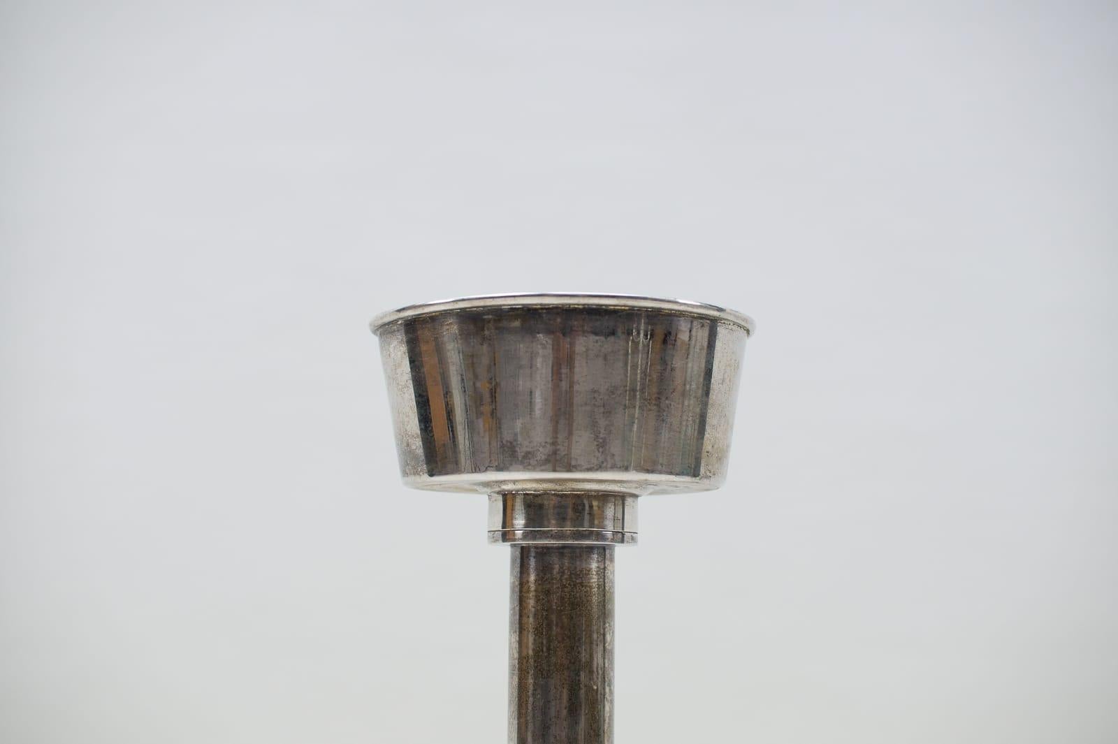 Mid-Century Modern Cendrier autrichien sur pied en métal argenté en vente