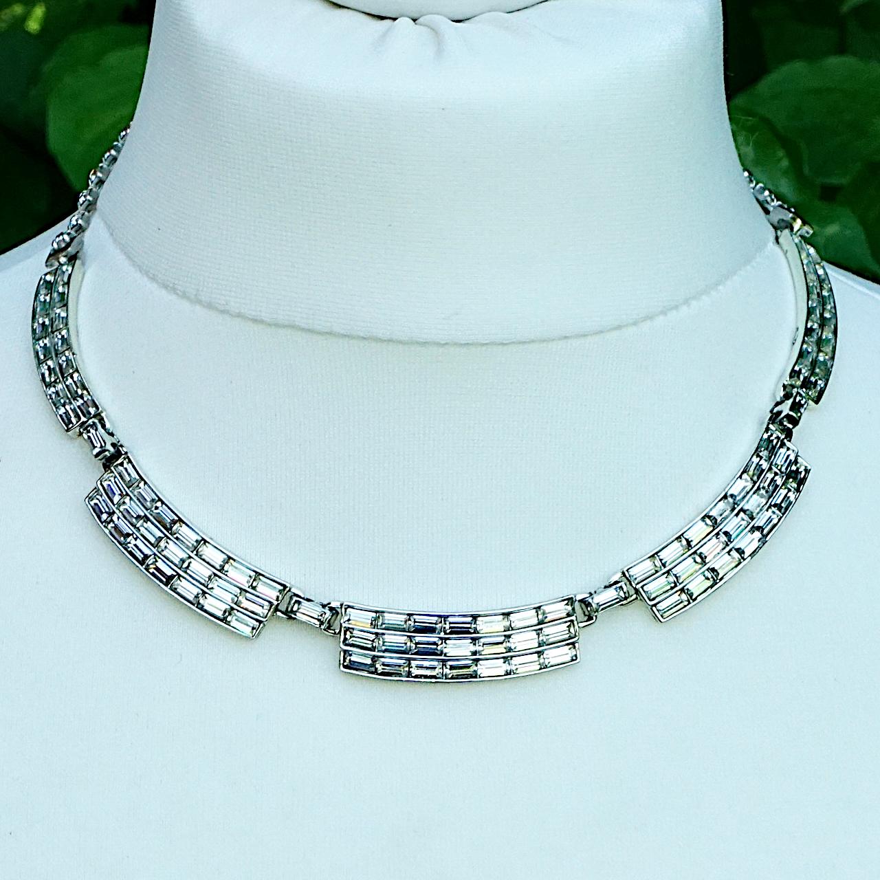 
Wonderful silver plated necklace featuring five curved bar links set with baguette rhinestones, and an adjustable rhinestone extension chain. Measuring length is 42 cm / 16.5 inches including the extension chain, and width 1.05 cm / .4 inch. There