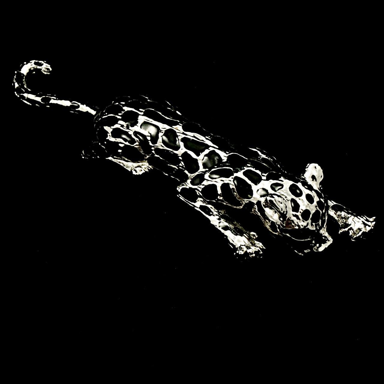 Broche léopard chat en émail noir plaqué argent avec yeux en strass noir en vente 3