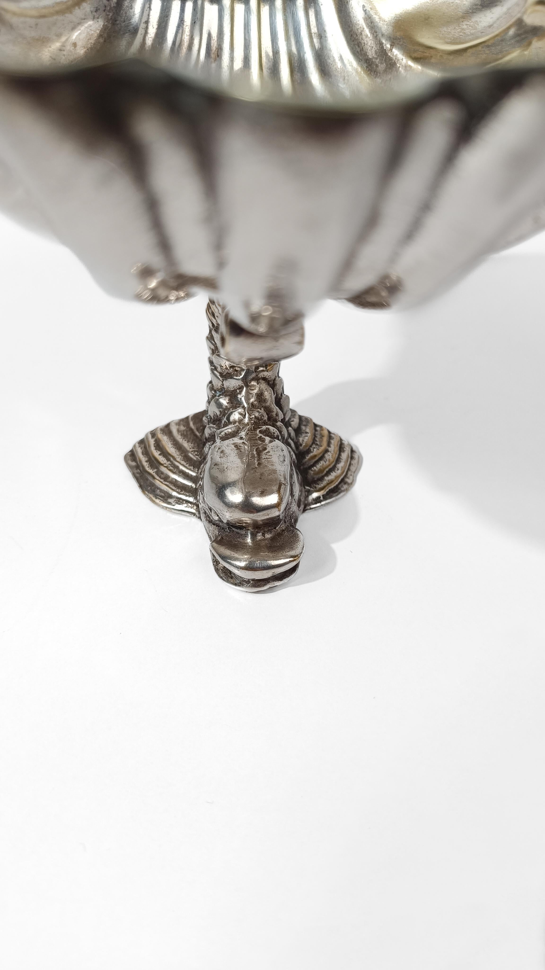 Versilberte Schale / Vide Poche in Muschelform auf einem Triton-Delfin erhaben im Angebot 5