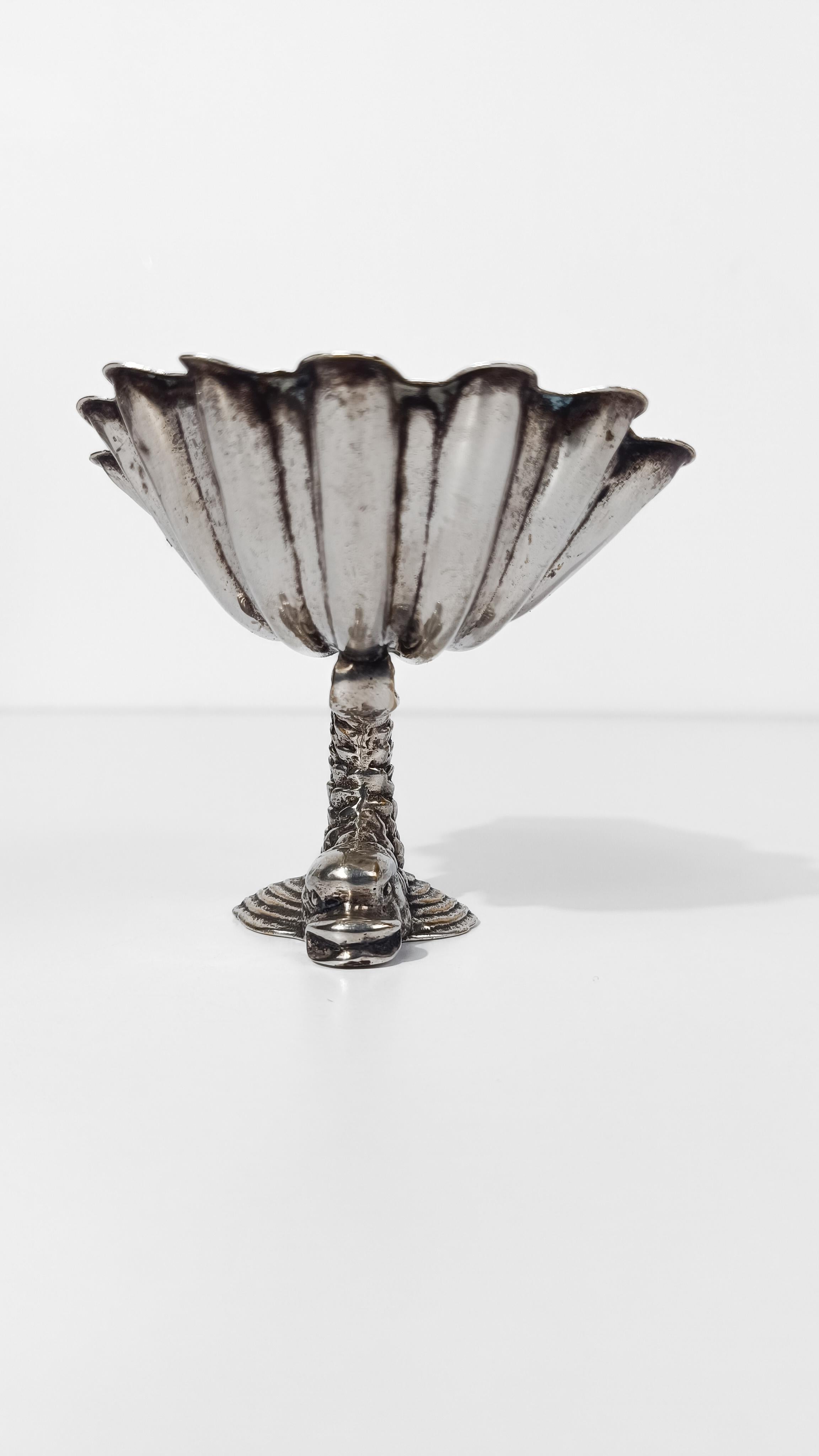 Versilberte Schale / Vide Poche in Muschelform auf einem Triton-Delfin erhaben im Angebot 6