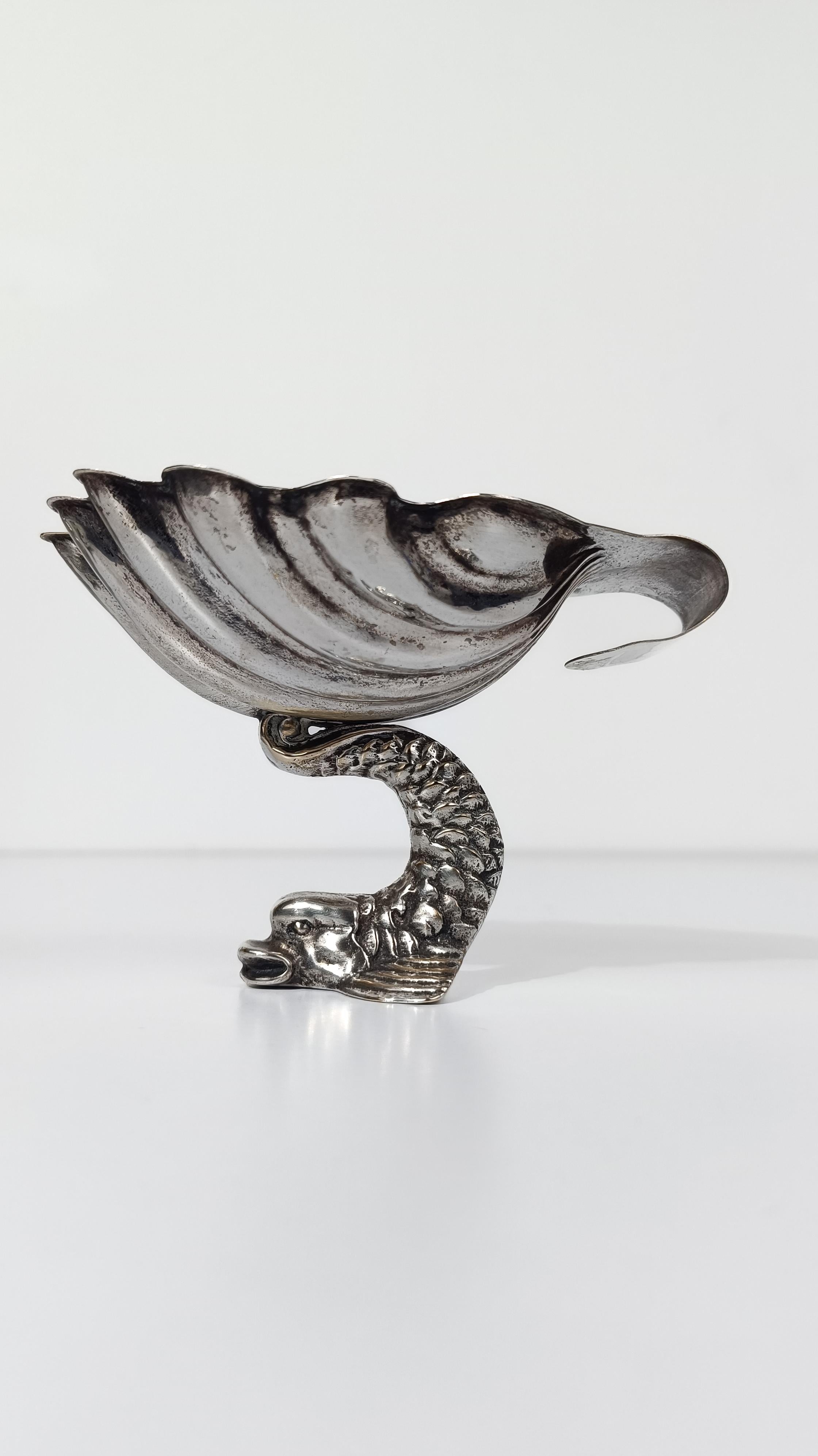 Versilberte Schale / Vide Poche in Muschelform auf einem Triton-Delfin erhaben im Angebot 9