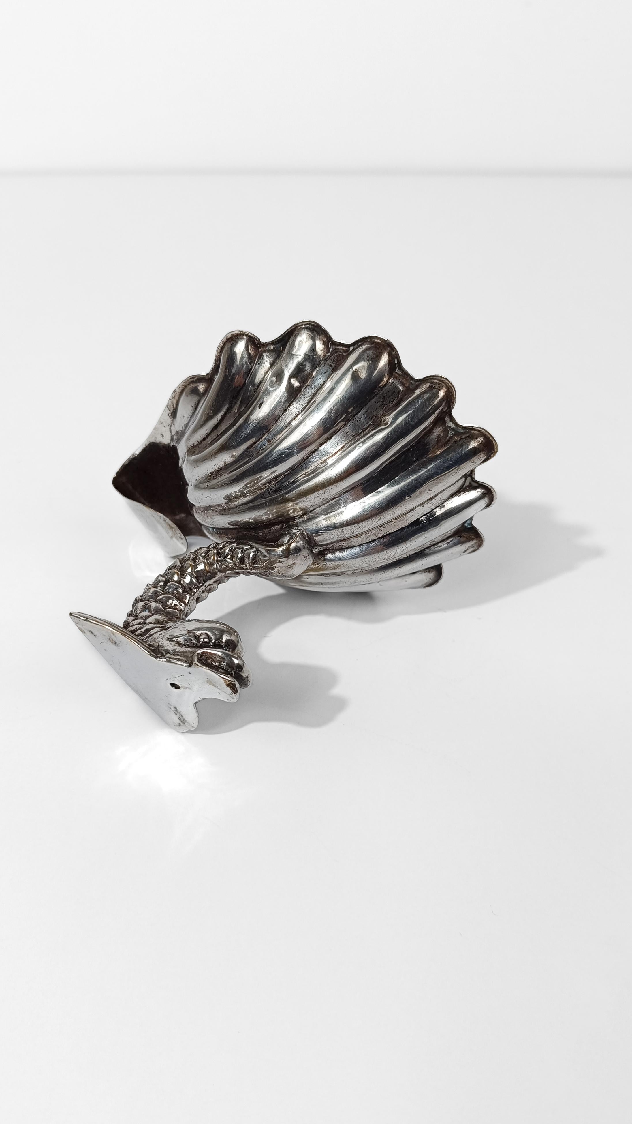 Versilberte Schale / Vide Poche in Muschelform auf einem Triton-Delfin erhaben im Angebot 10