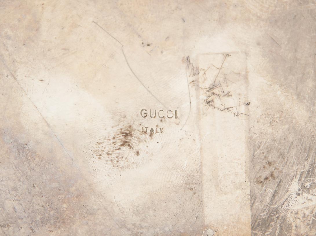 Latón plateado, caja redonda decorada con un bocado de caballo de Gucci, Italia, c. 1970 en venta 6
