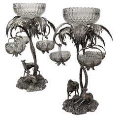 Centro de mesa de bronce plateado y cristal con galgo, probablemente Elkington