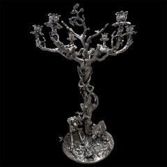 Candelabro de bronce plateado con perros, inspirado en Vieux Christofle