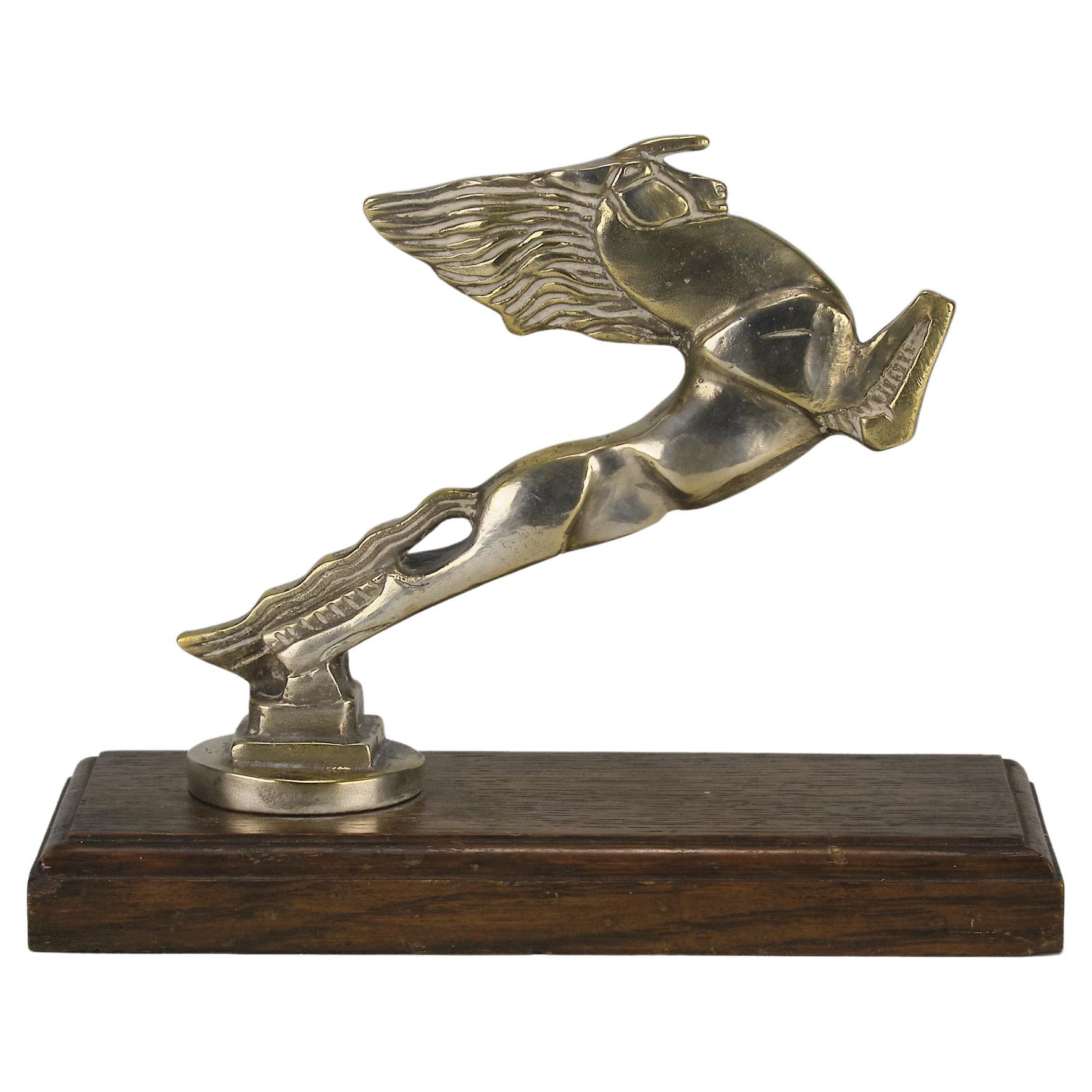 Bronze plaqué argent intitulé "Leaping Horse Car Mascot" par François Bazin
