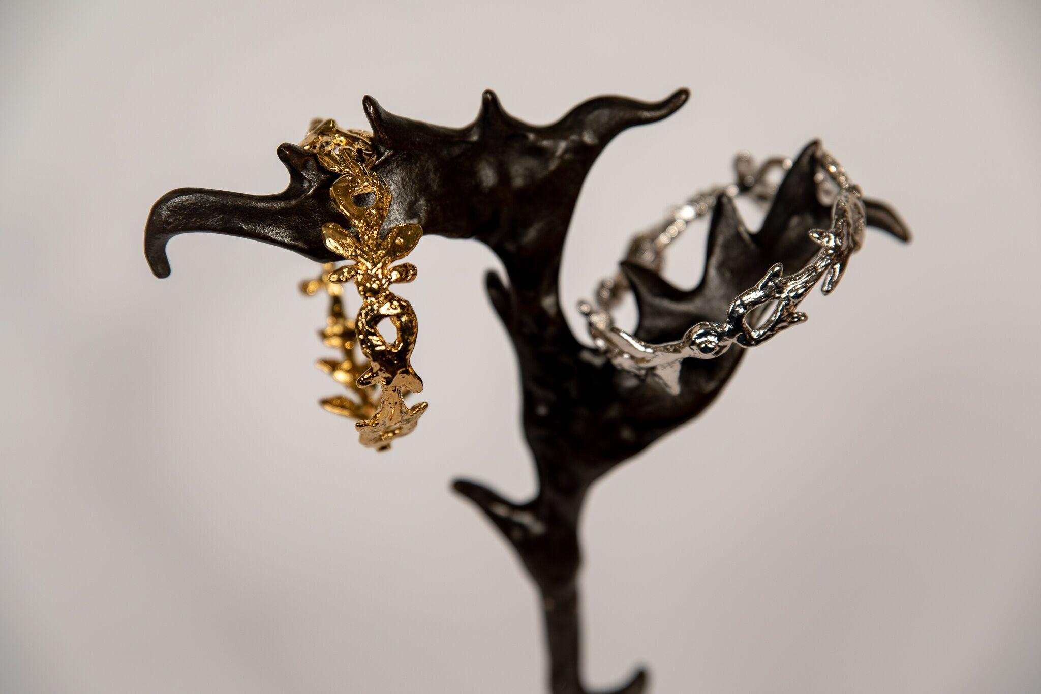 Silbernes versilbertes Bronze-Armband „Hook“ von Franck Evennou, Frankreich, 2018 im Zustand „Neu“ im Angebot in New York, NY