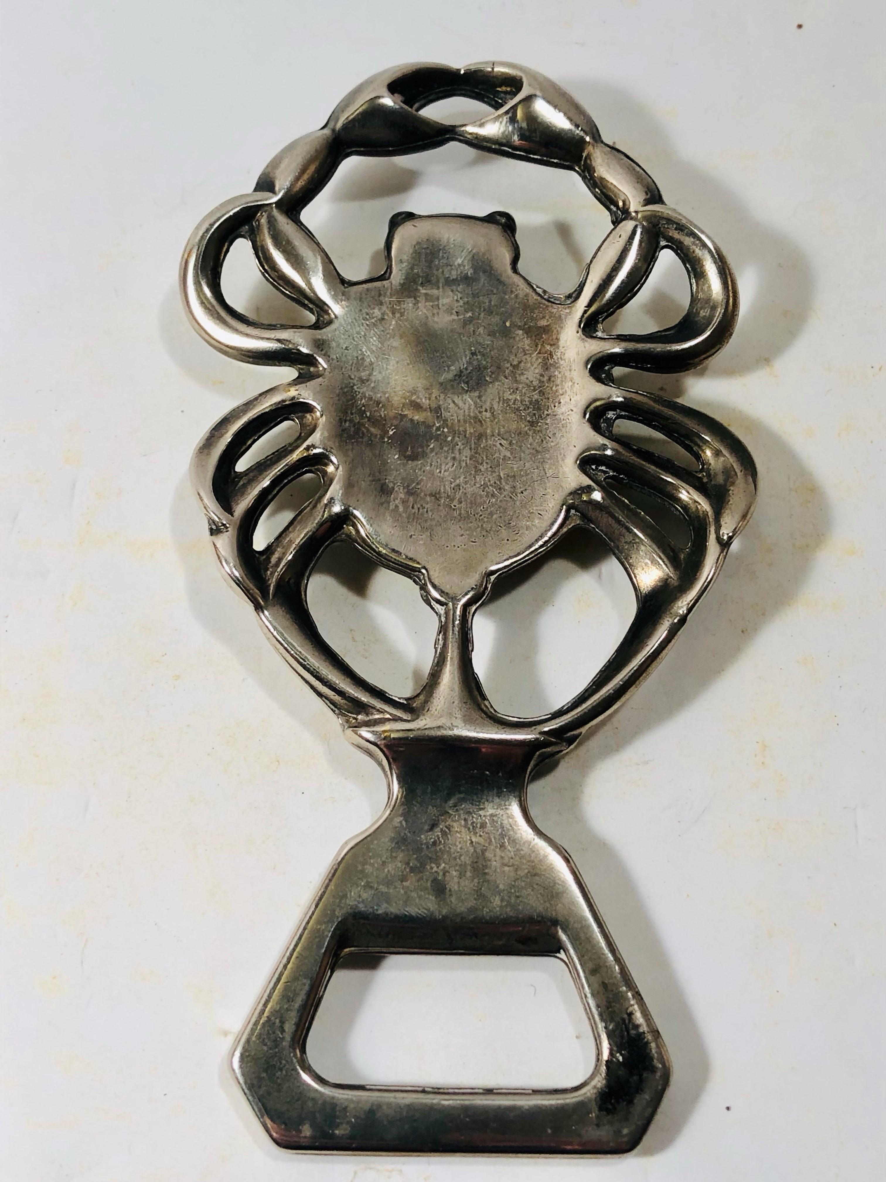 A bottle opener from the 1970s, in silver-plated metal, themed around the signs of the zodiac, depicting the Cancer sign.

An item that is both functional and decorative, ideal for collectors or enthusiasts of vintage design and astrology.

Great