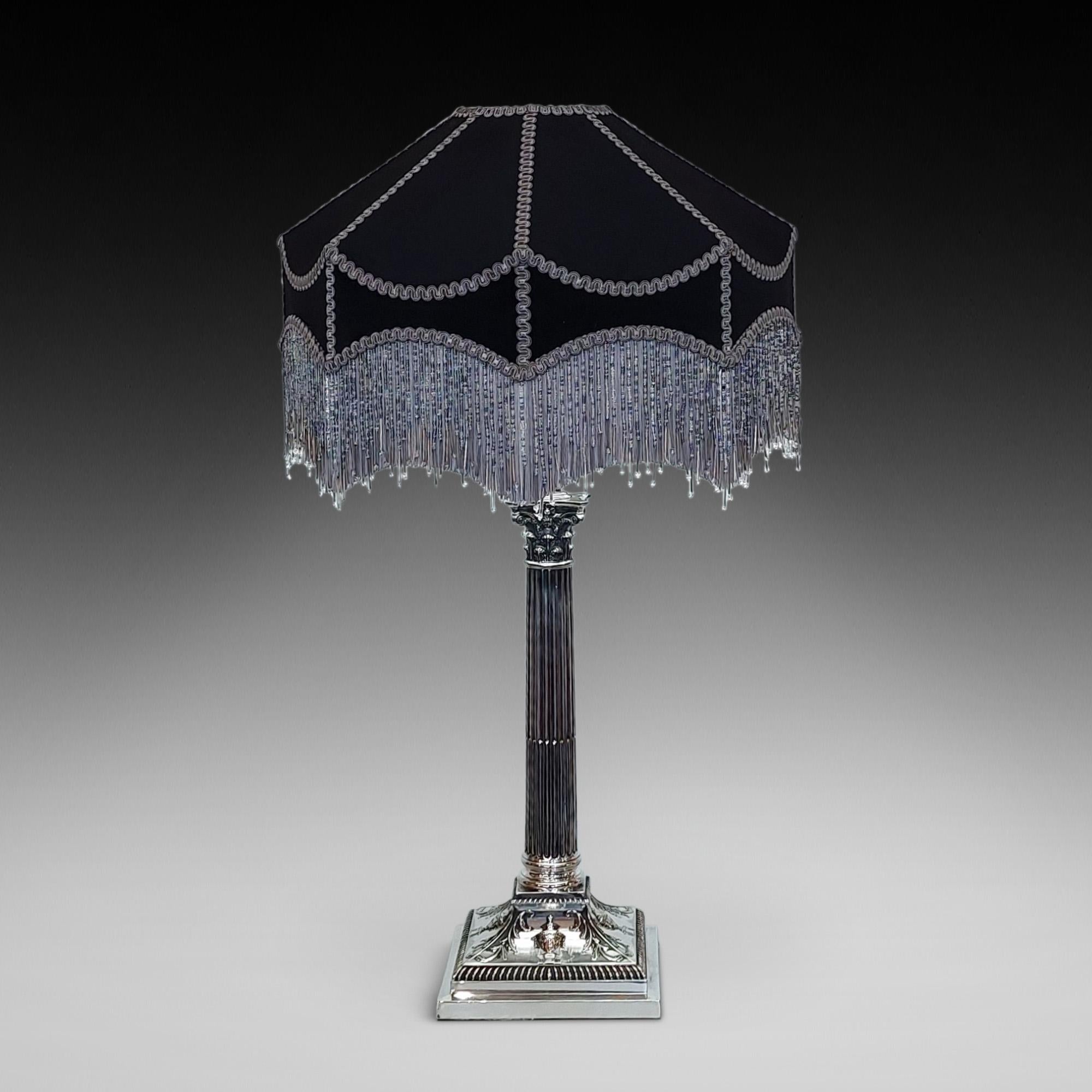 Neoclassico Lampada a candeliere placcata in argento in vendita