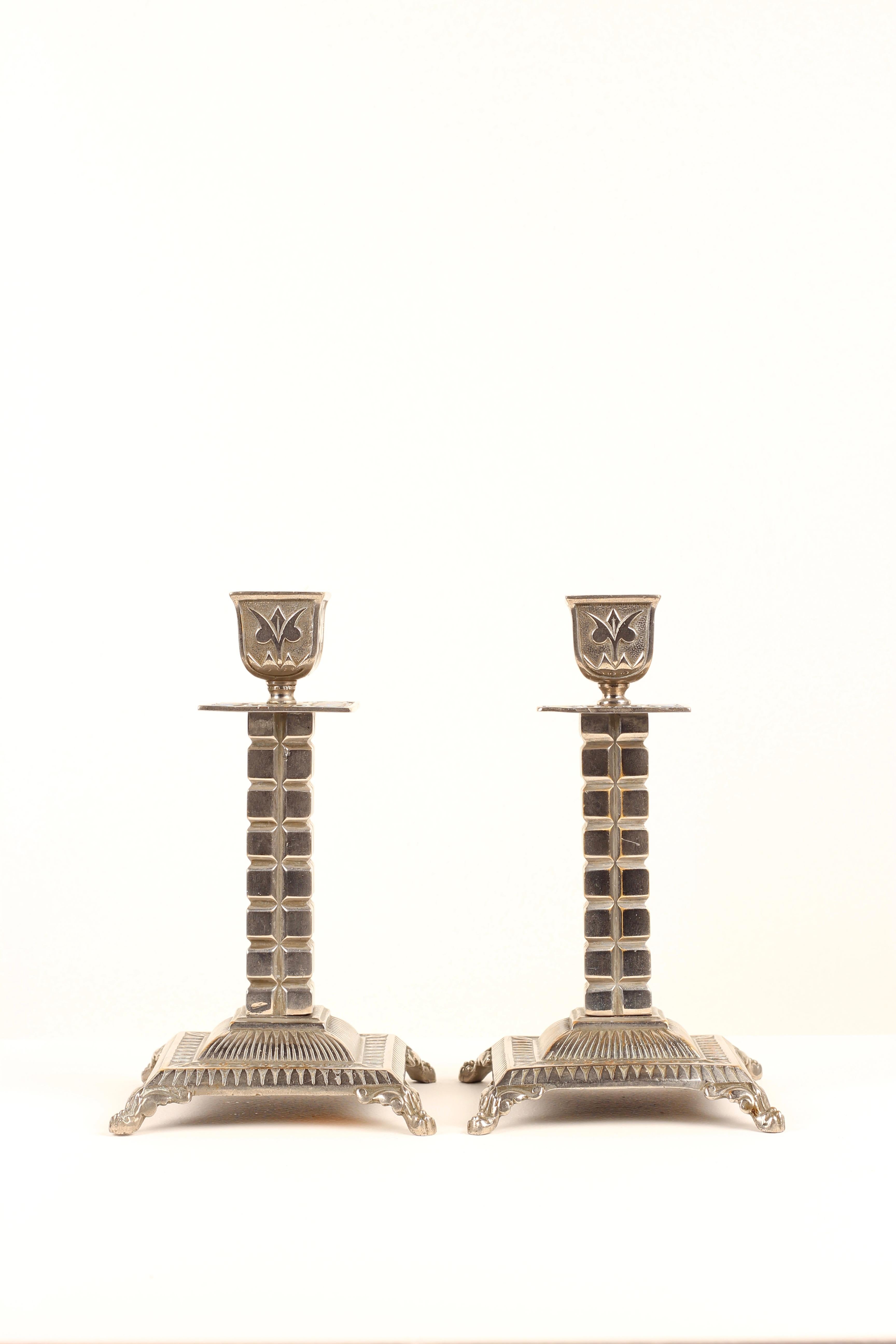William Tonks & Sons  Pair of Late 19th Century Silver Plated Table Candlesticks

A finely crafted pair of late 19th-century silver plated candlesticks by William Tonks & Sons, renowned Birmingham makers known for their high-quality architectural