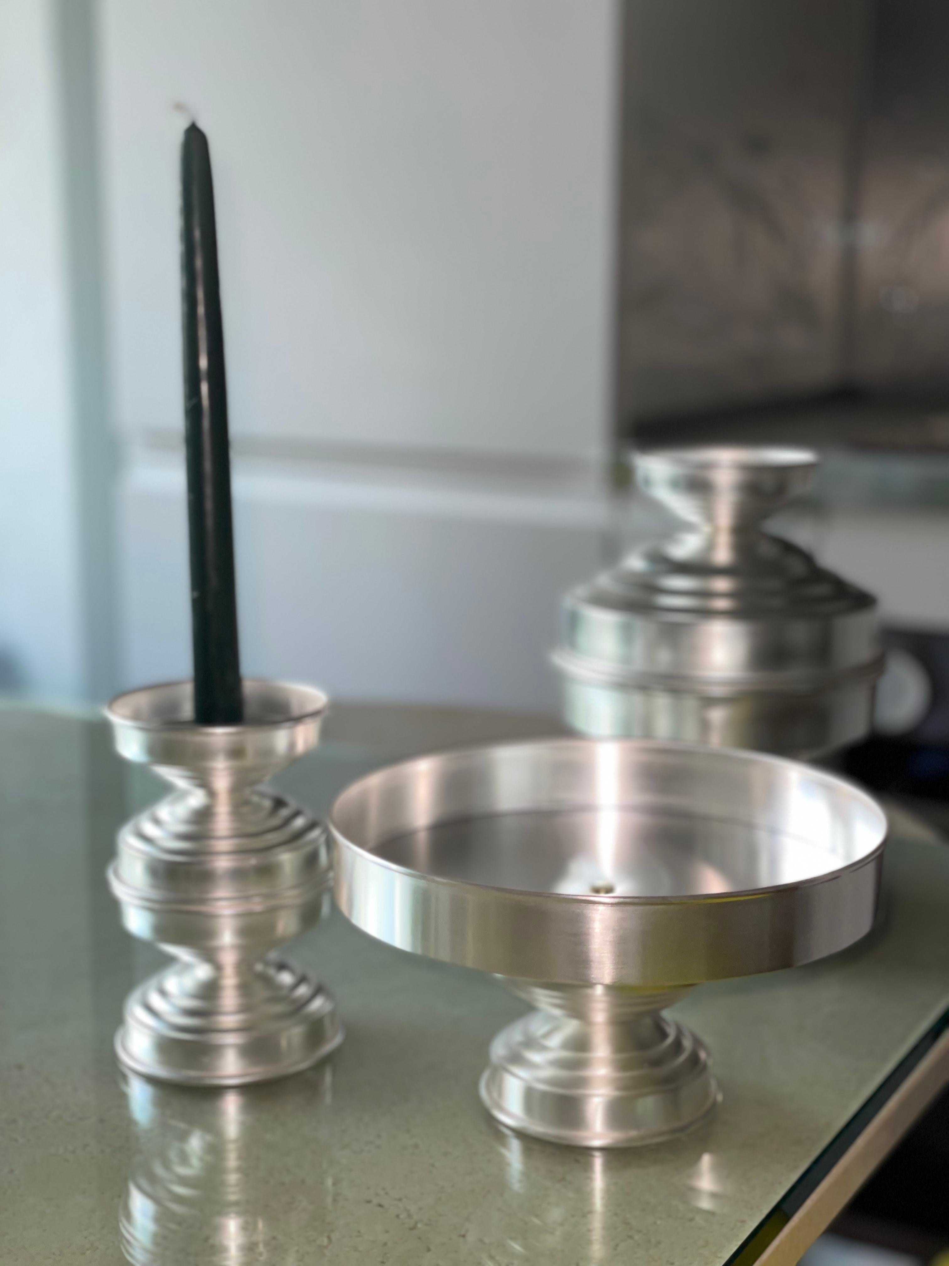 XXIe siècle et contemporain A Silver Plated Centerpiece Pedestal, Sculptural Italian Design, 2020s - Set of 2 en vente