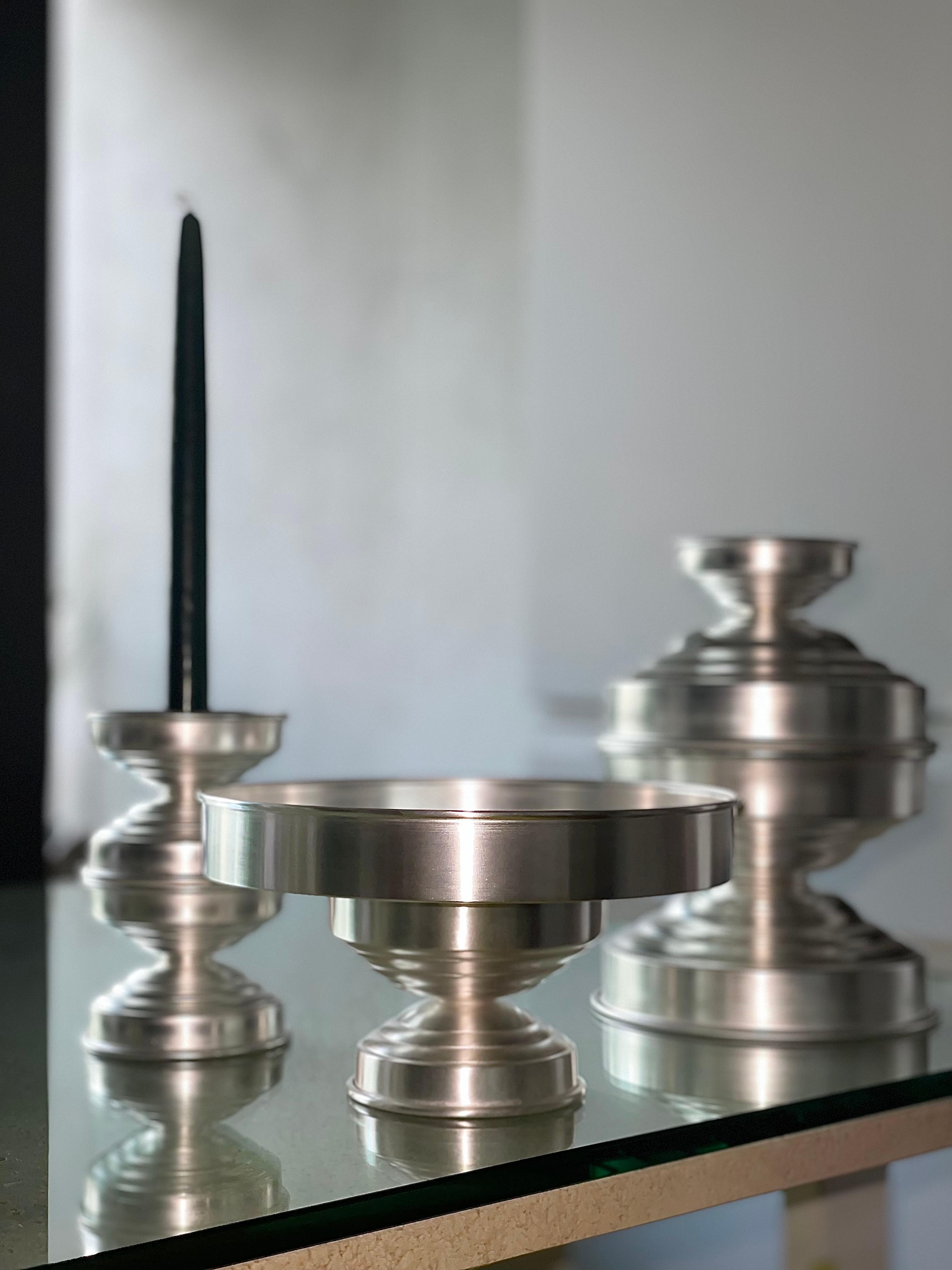 XXI secolo e contemporaneo Piedistallo da centrotavola placcato in argento, design italiano scultoreo, anni 2020 - Set di 8 pezzi in vendita
